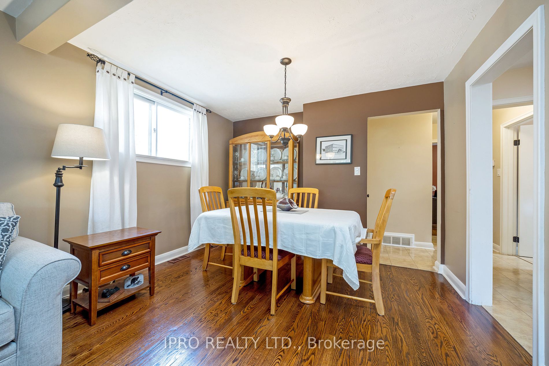 34 Elizabeth St S