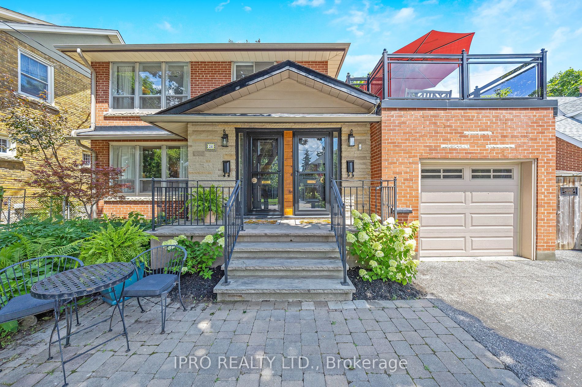 34 Elizabeth St S