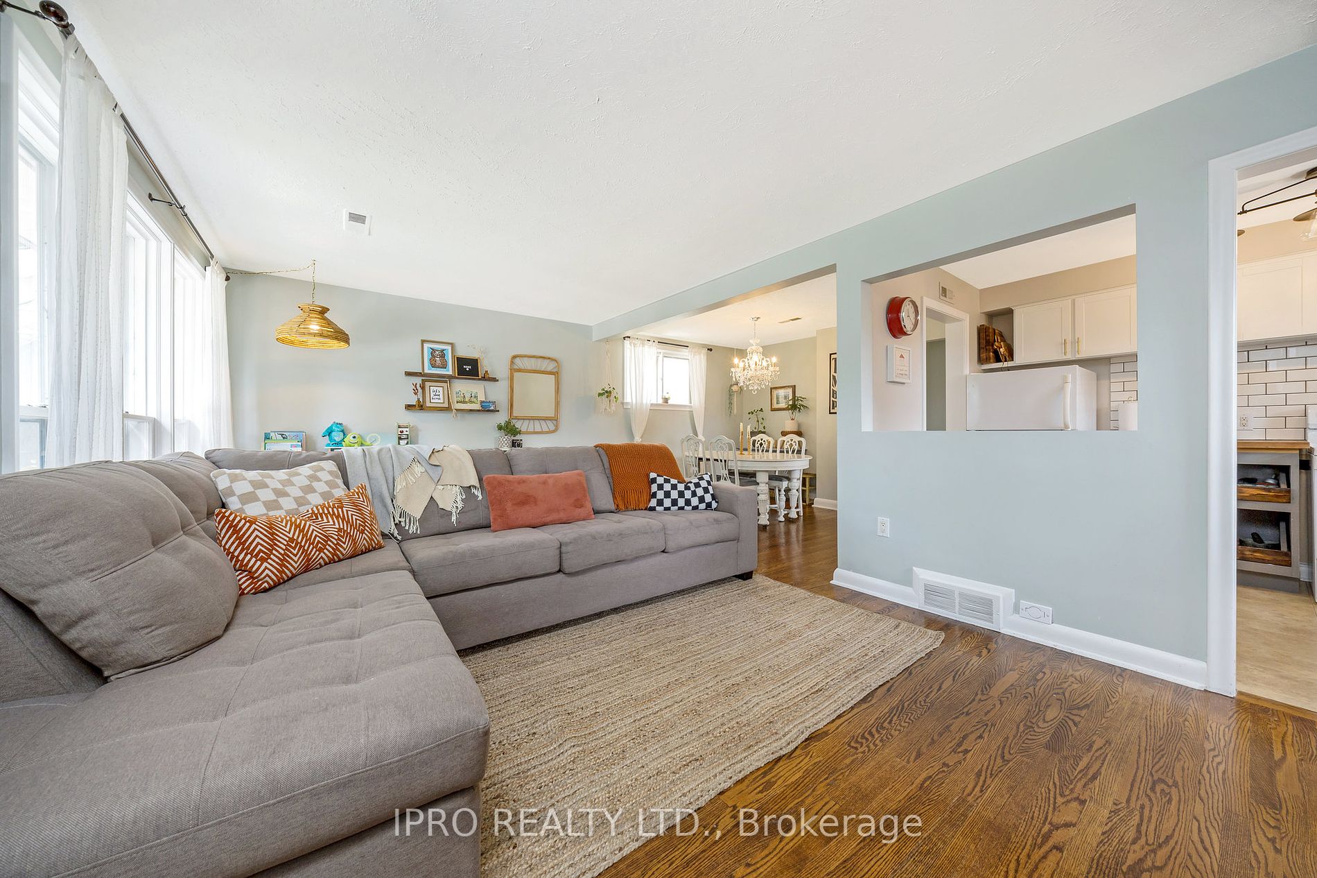 34 Elizabeth St S