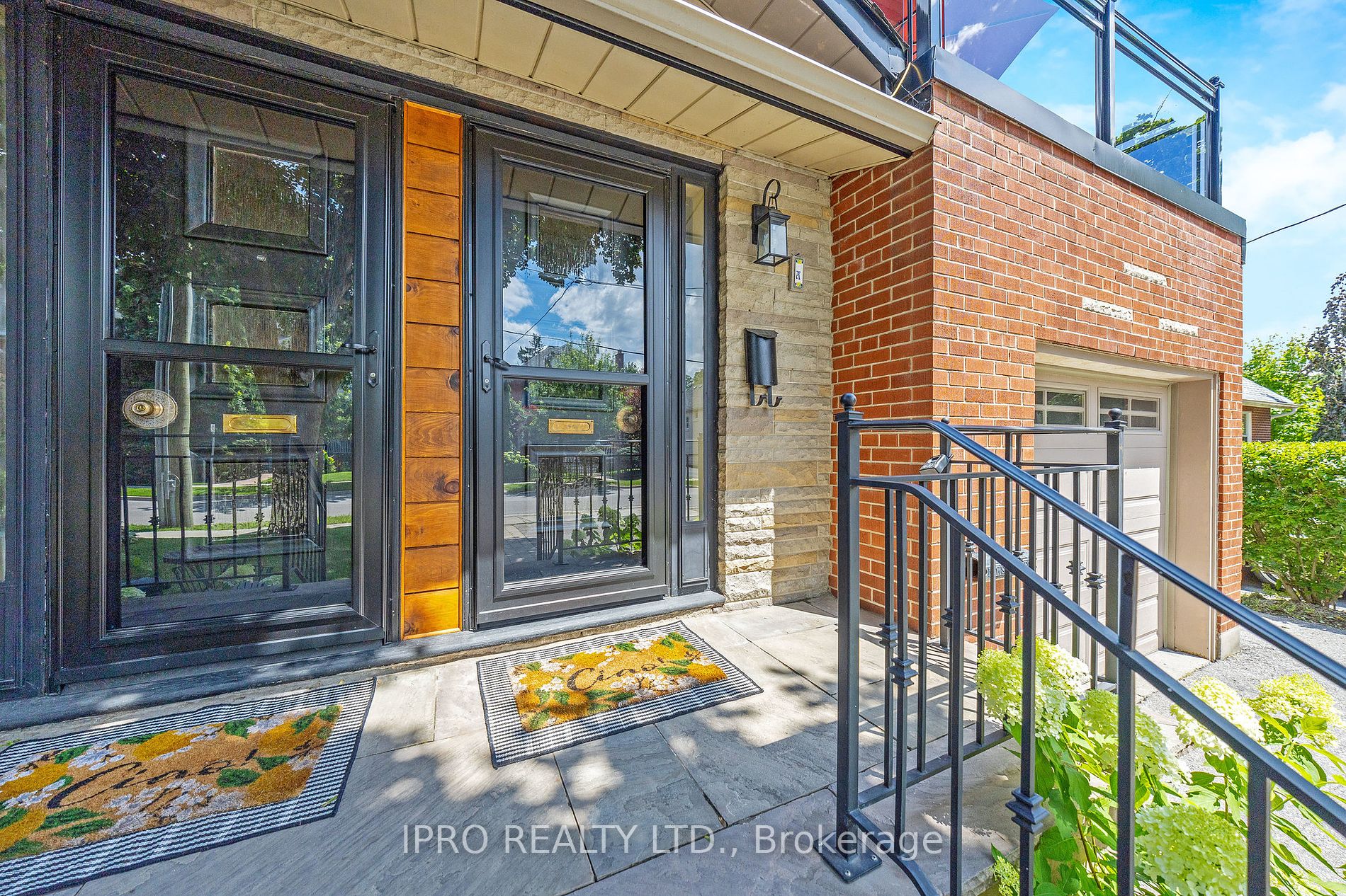 34 Elizabeth St S