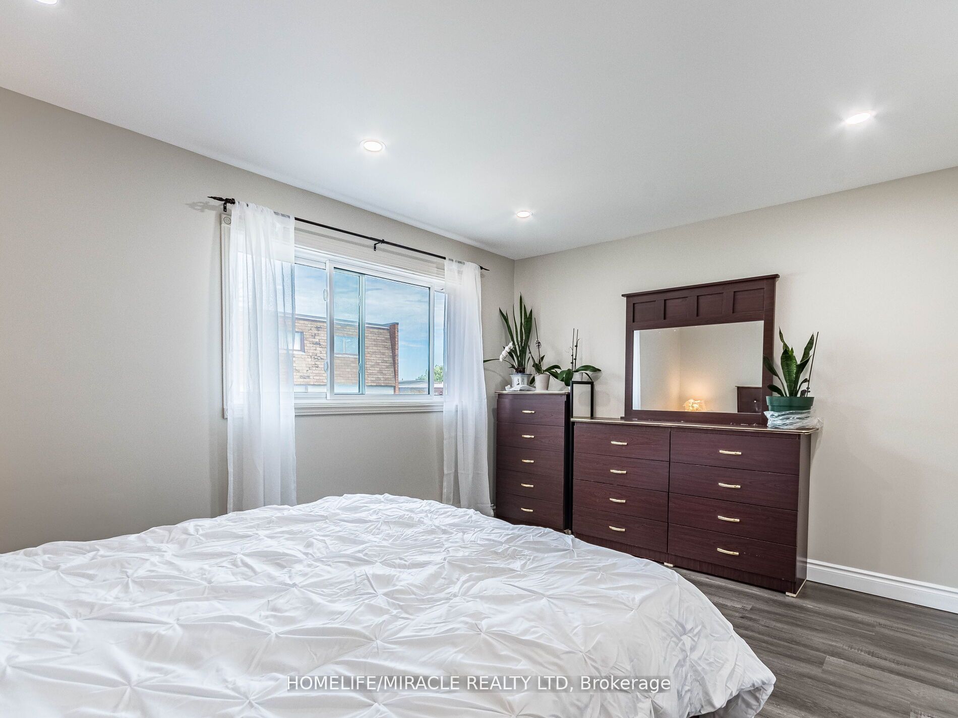 180 Mississauga Valley Boulevard #124