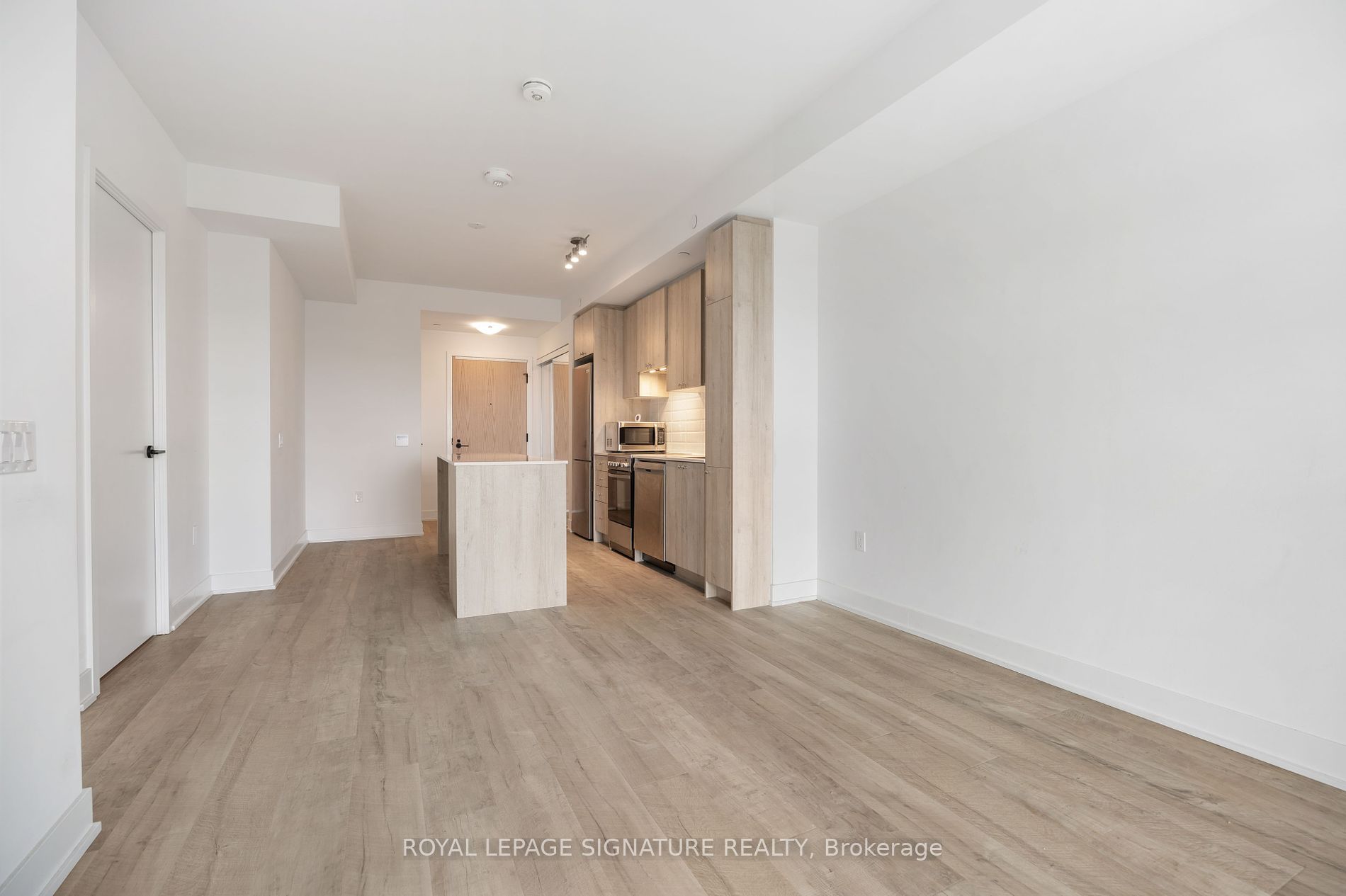 50 George Butchart Dr, #525
