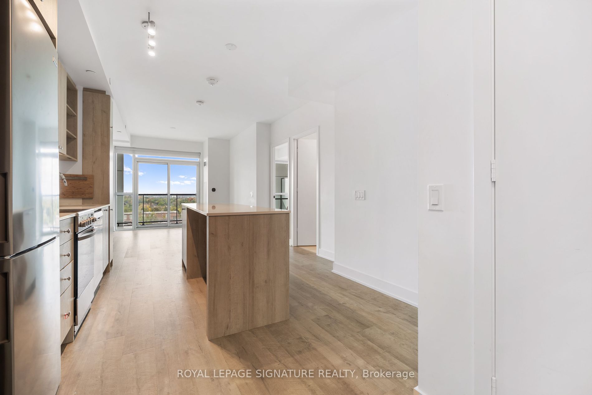 50 George Butchart Dr, #525
