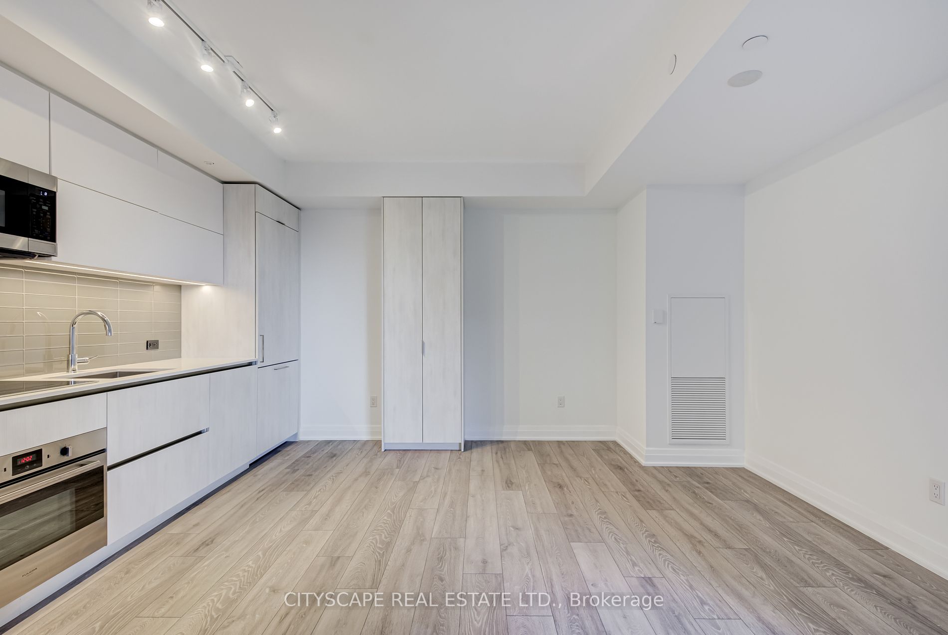 21 Park Street E #601
