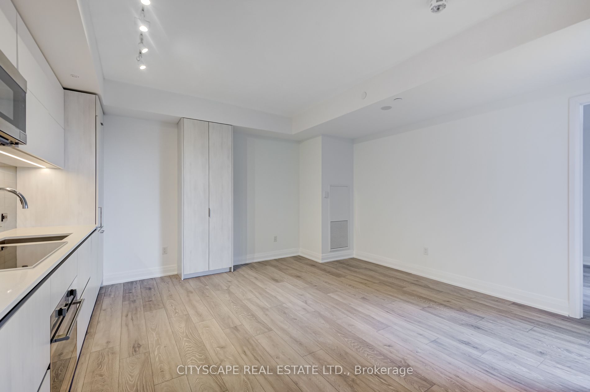 21 Park Street E #601