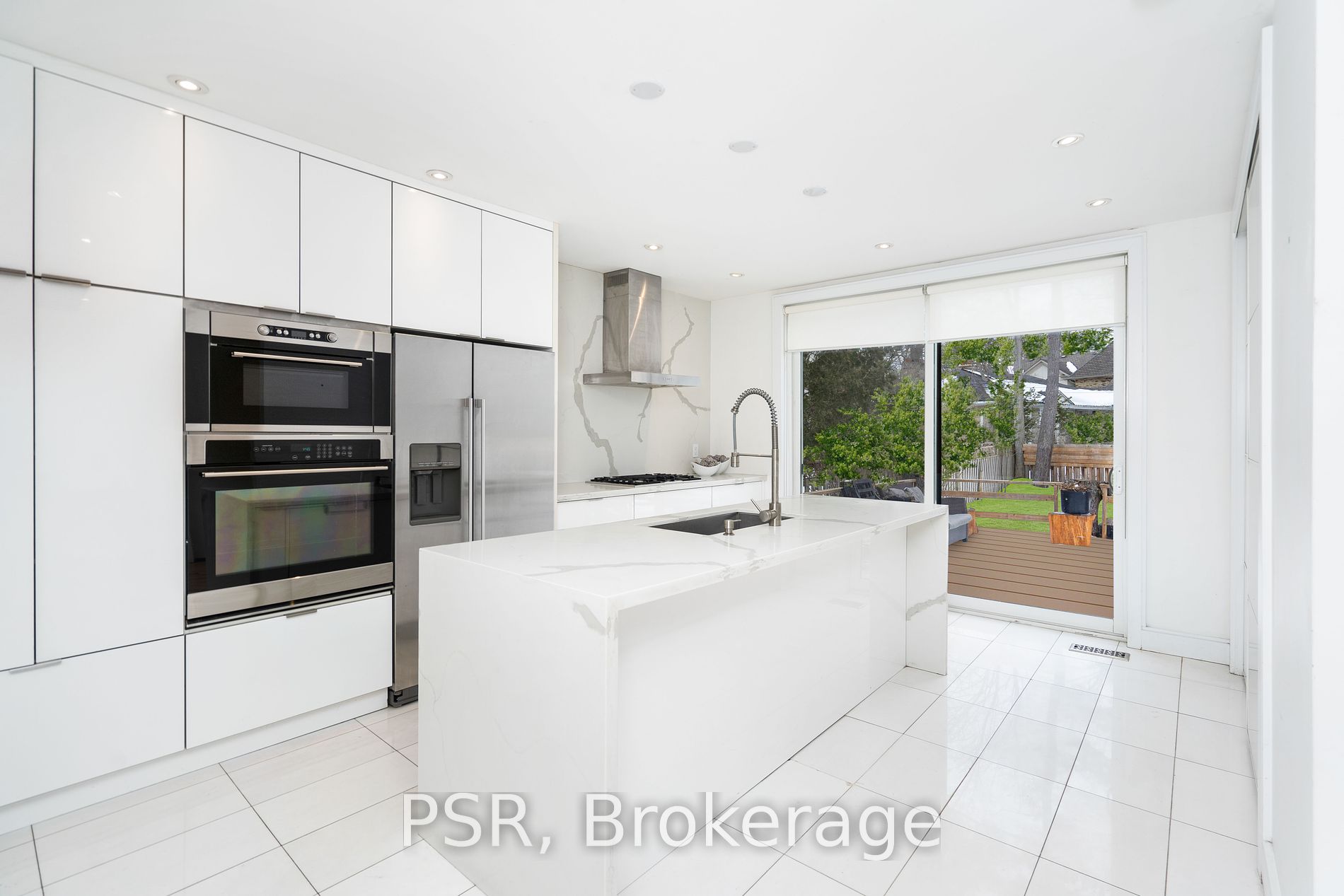 105 Mineola Rd W