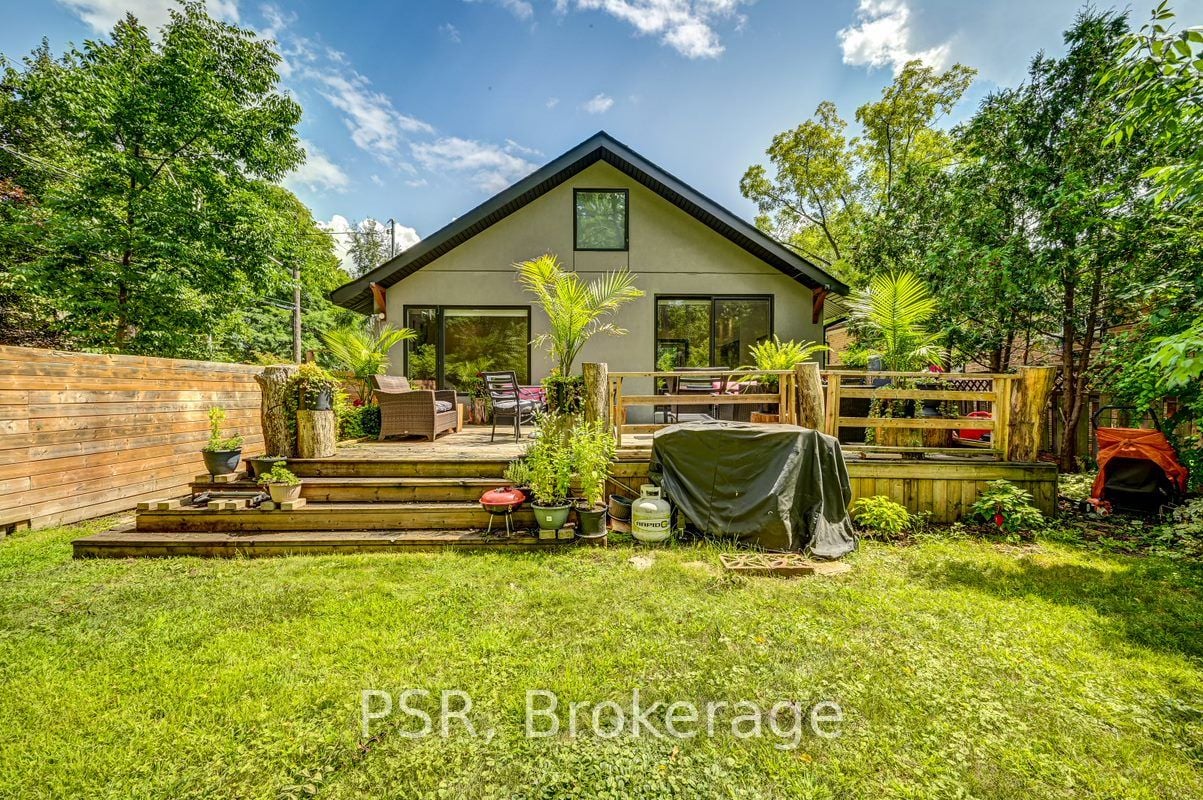 105 Mineola Rd W