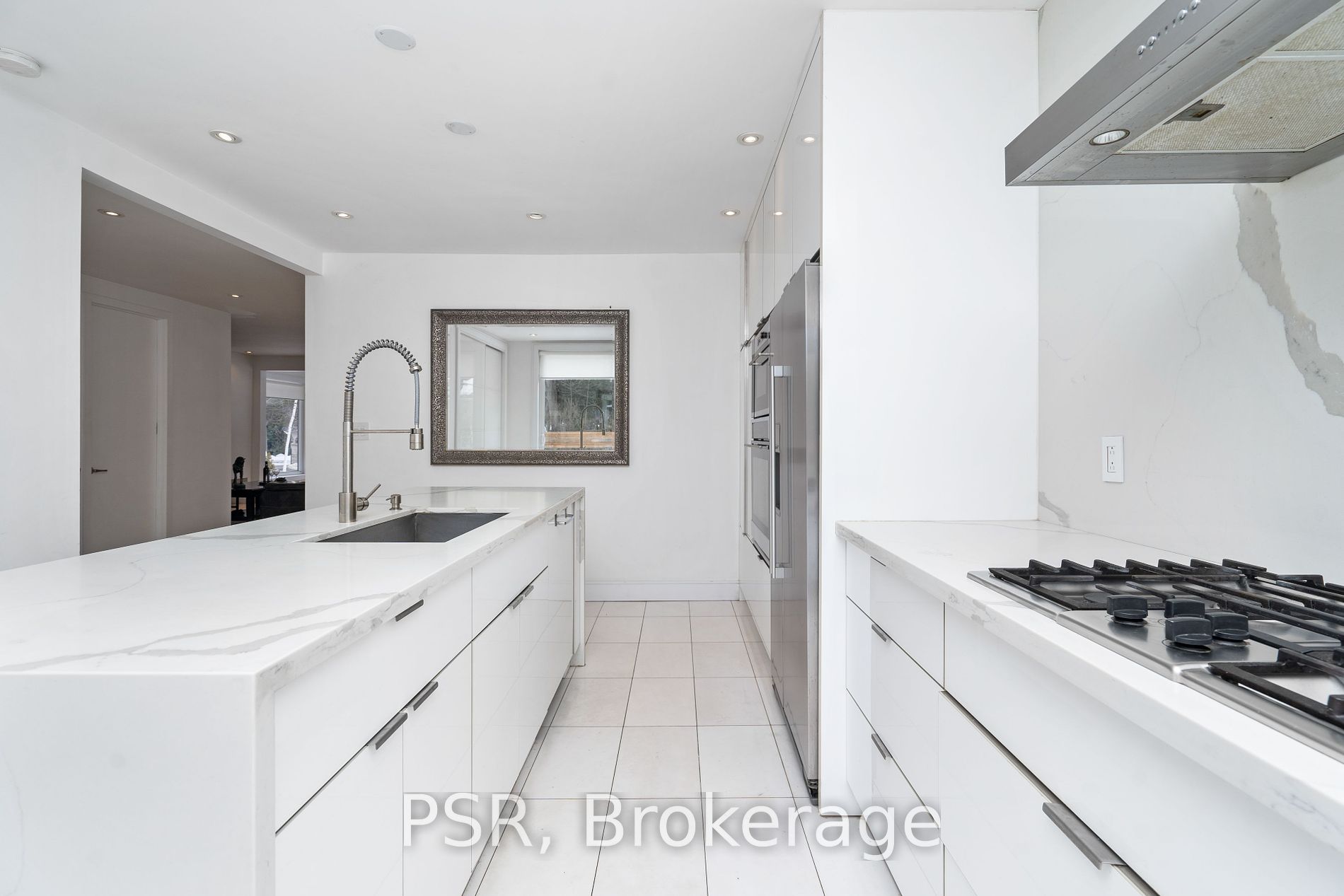 105 Mineola Rd W