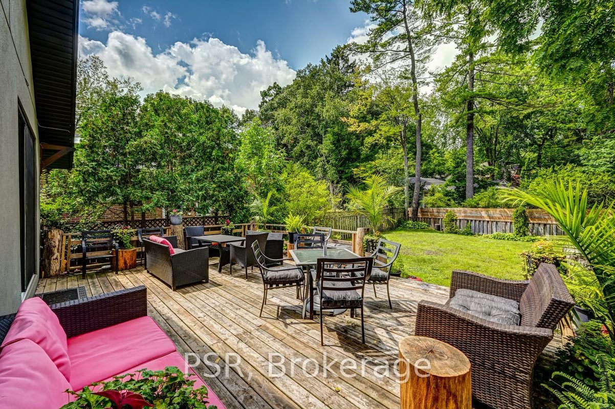 105 Mineola Rd W