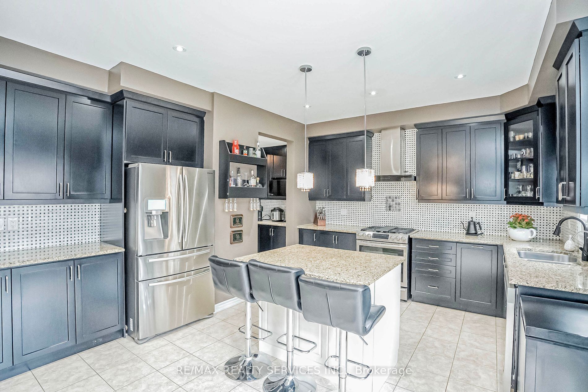65 Lola Cres