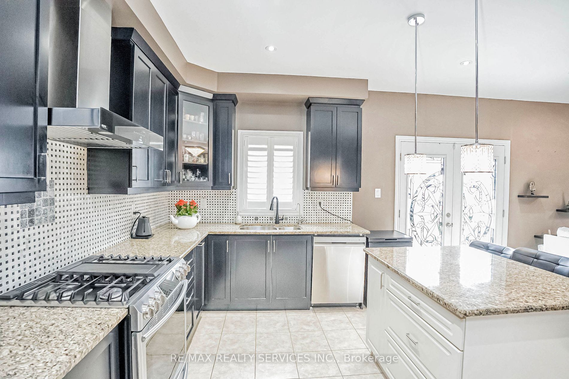 65 Lola Cres