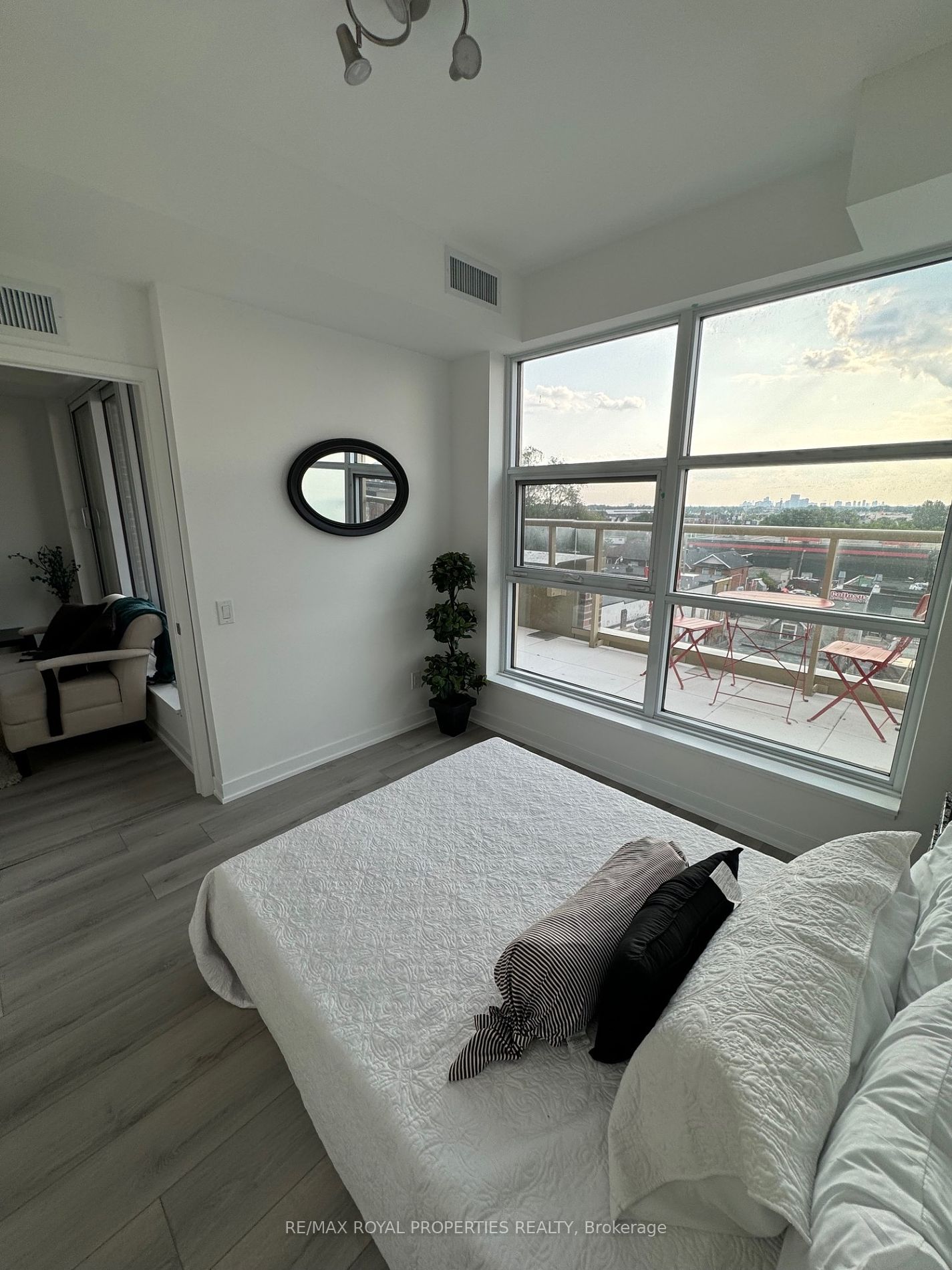 1787 St Clair Ave W, #509
