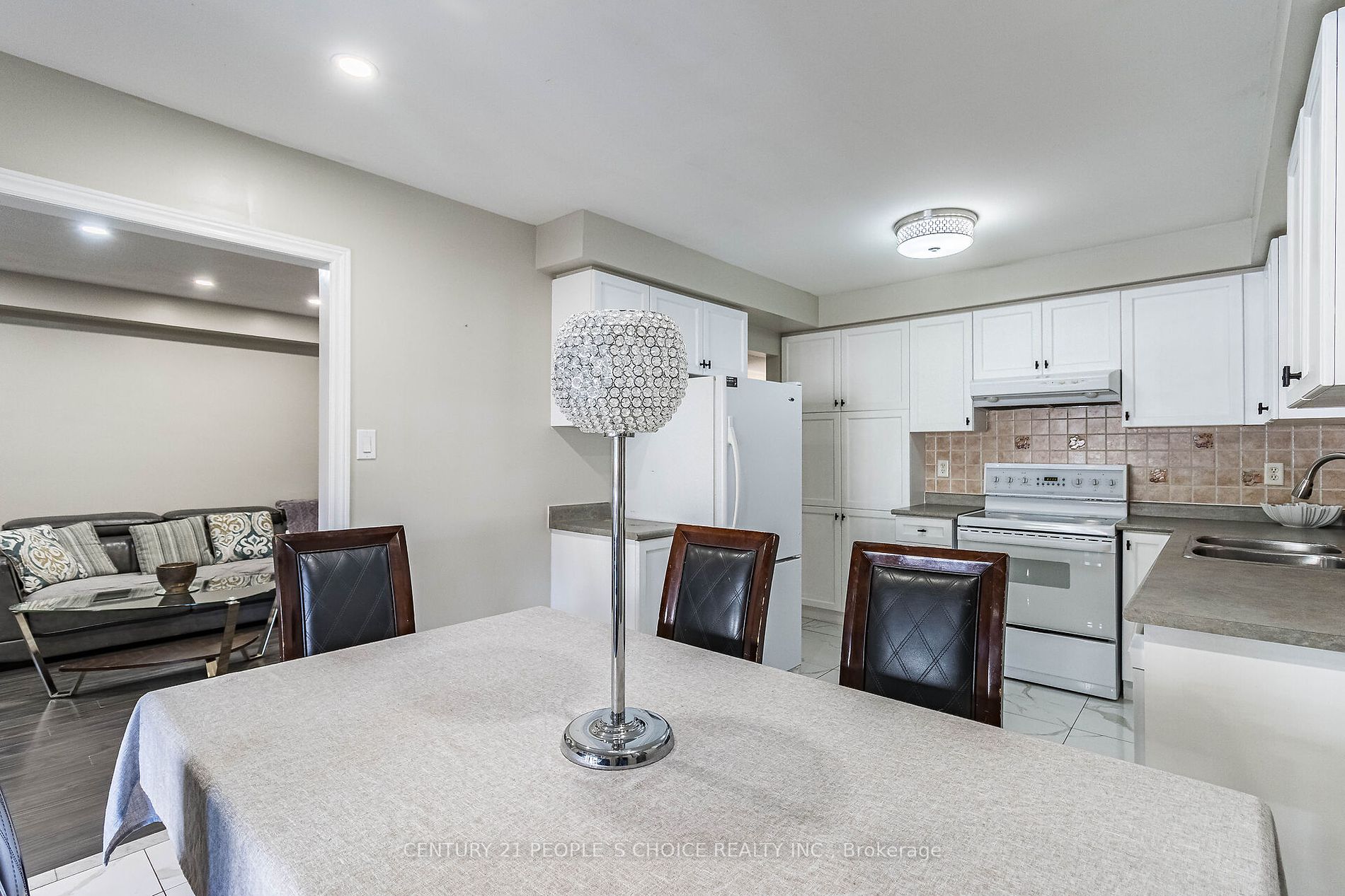 48 Castelli Crt