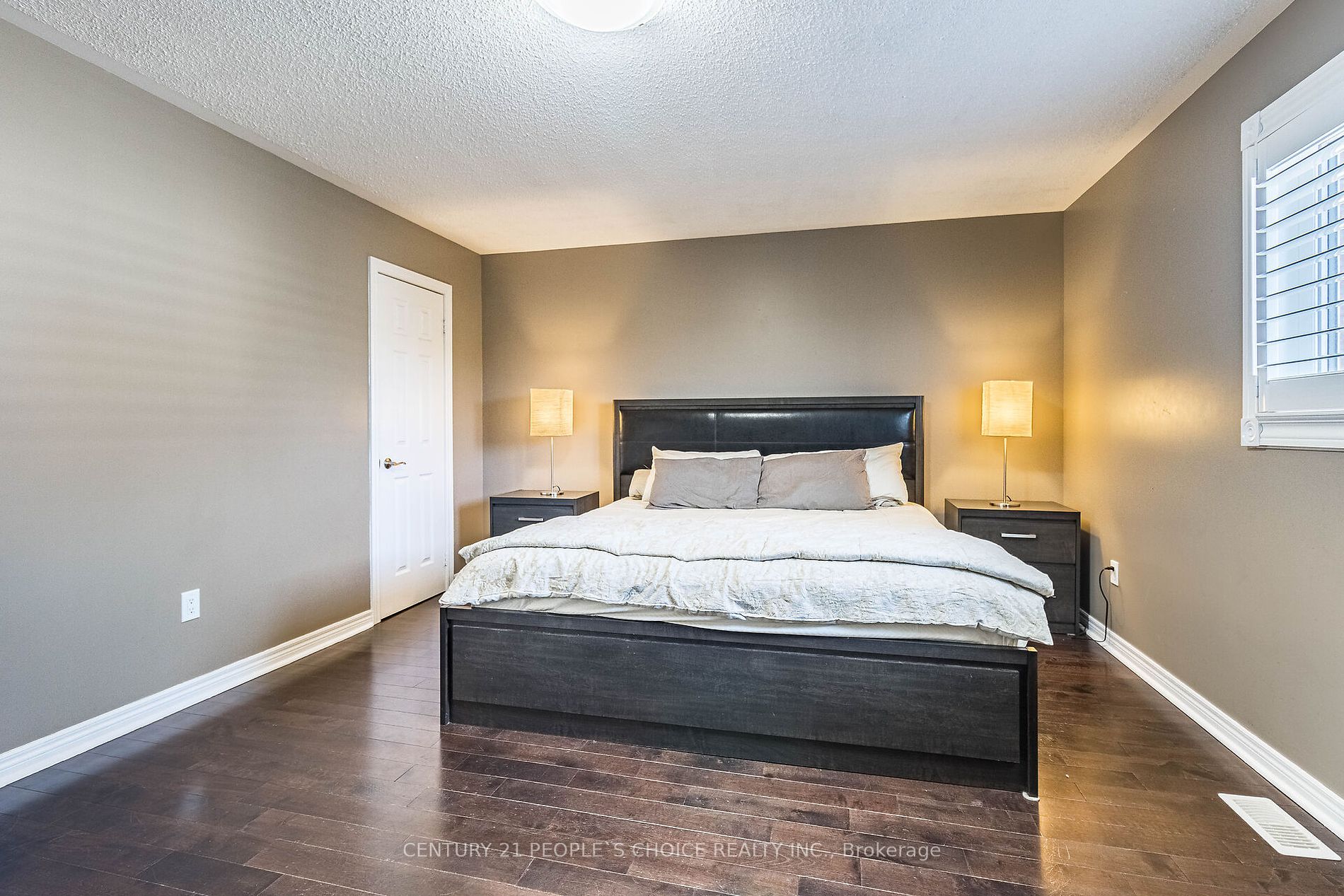 48 Castelli Crt