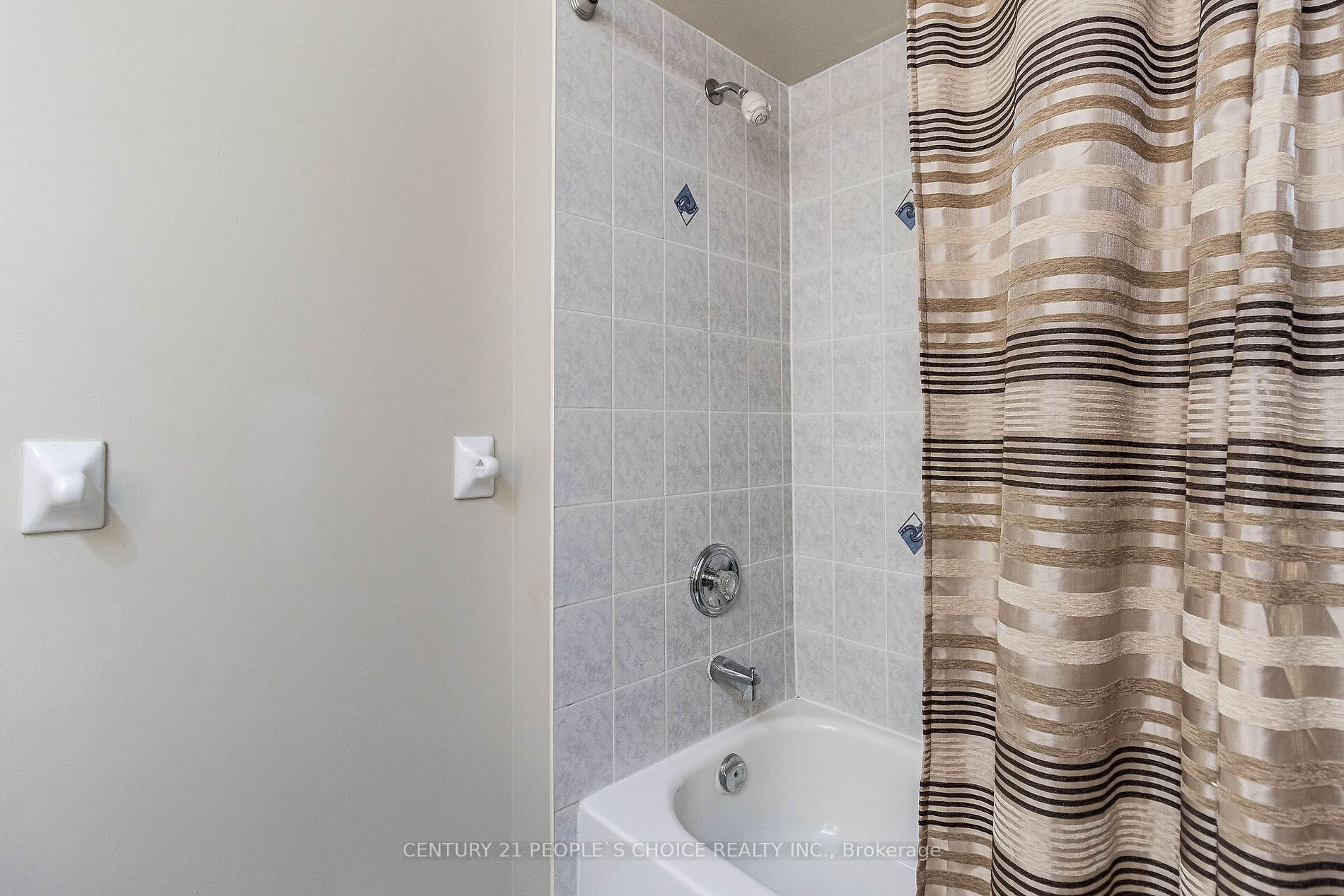 48 Castelli Crt