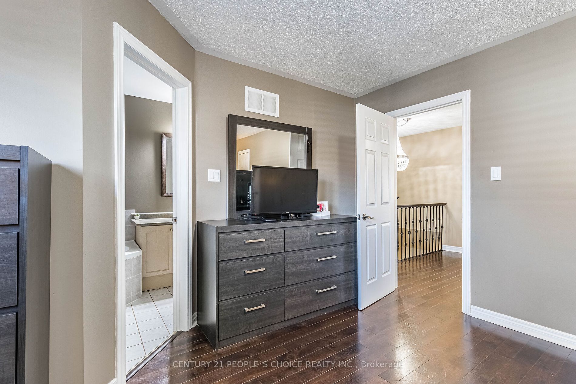 48 Castelli Crt