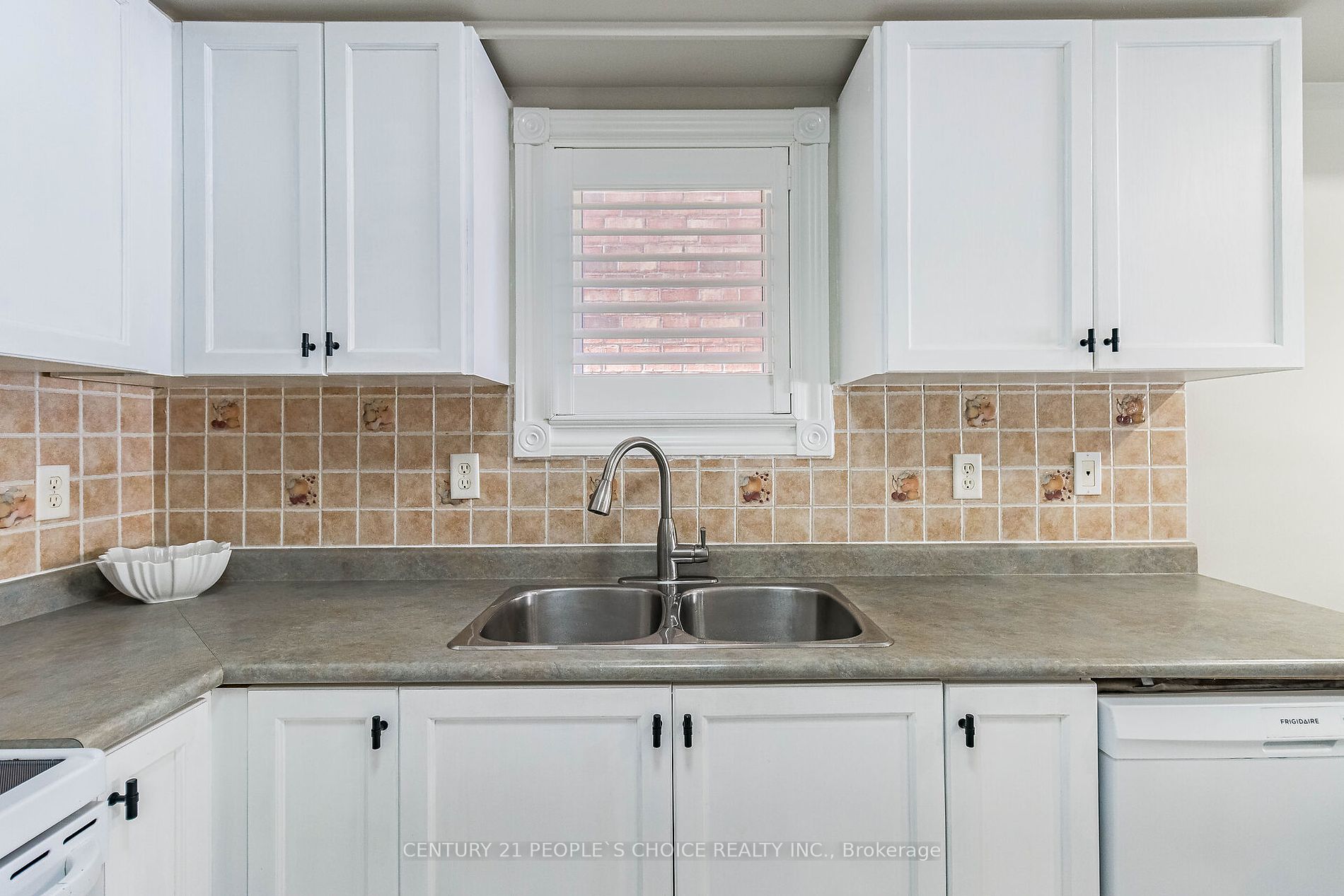 48 Castelli Crt