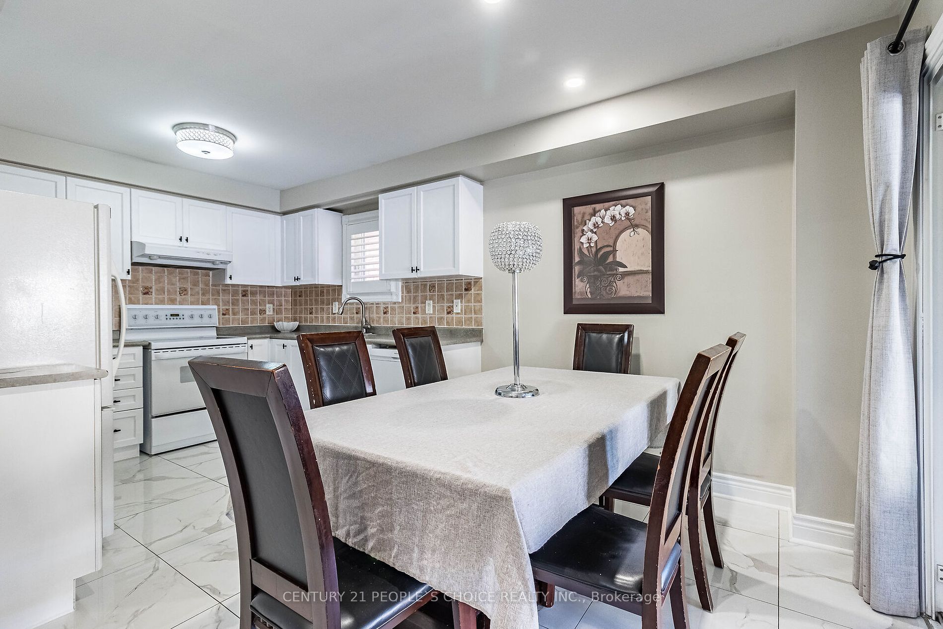 48 Castelli Crt