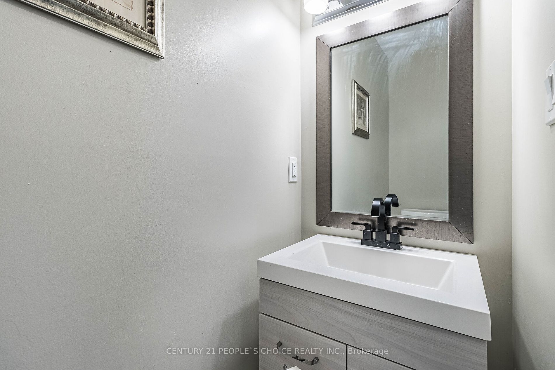 48 Castelli Crt