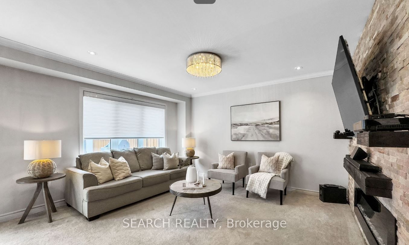 34 Enford Cres