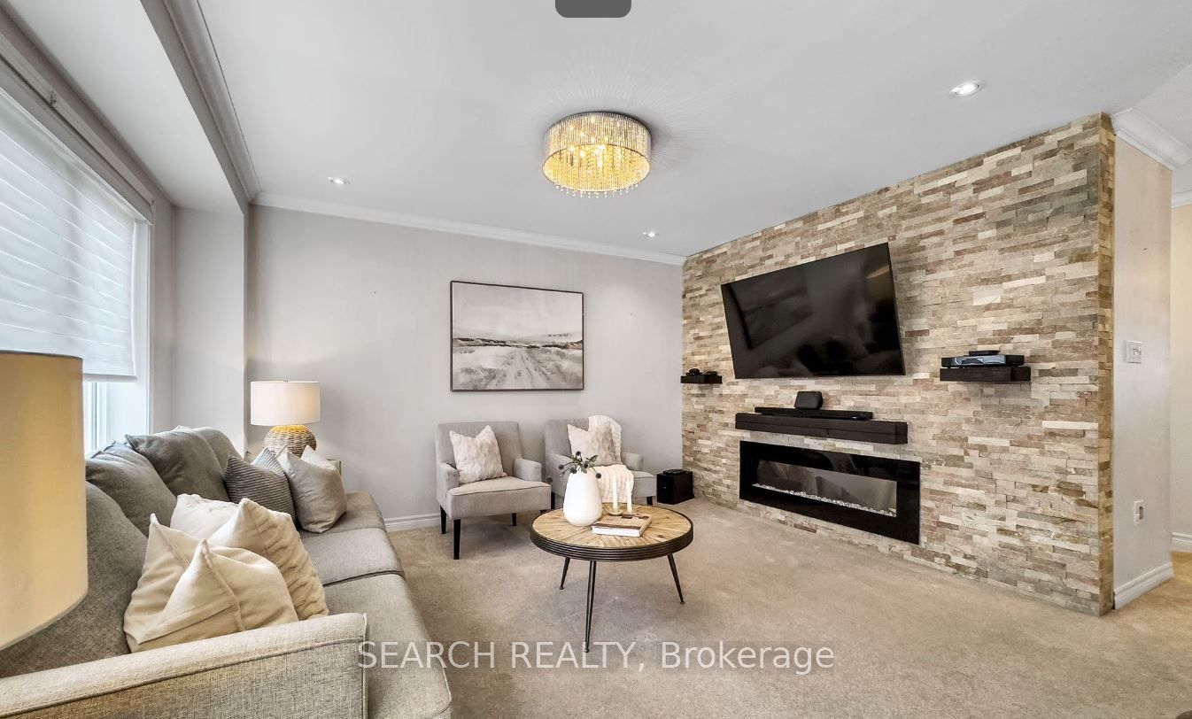 34 Enford Cres