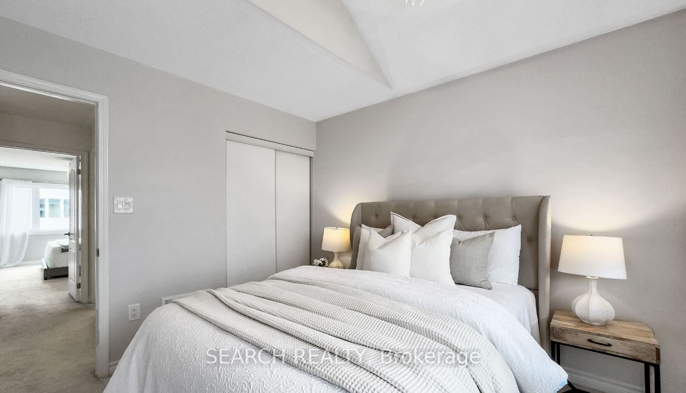 34 Enford Cres