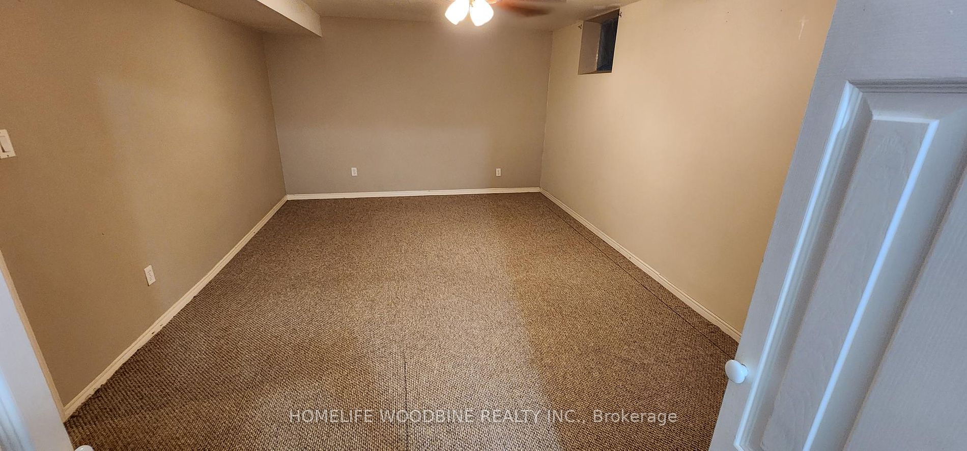 281 Centre St N