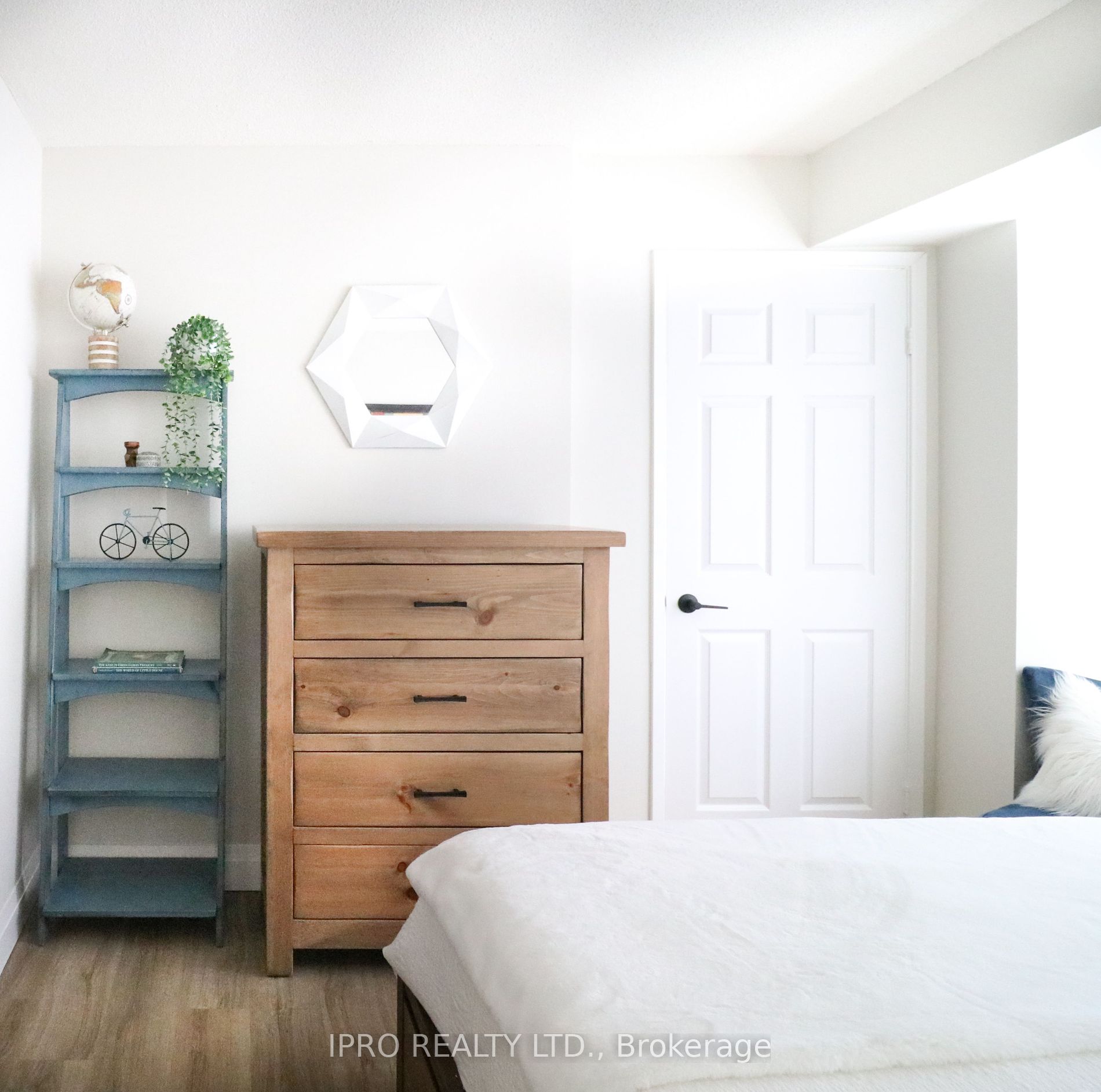 1271 Walden Circ, #1201