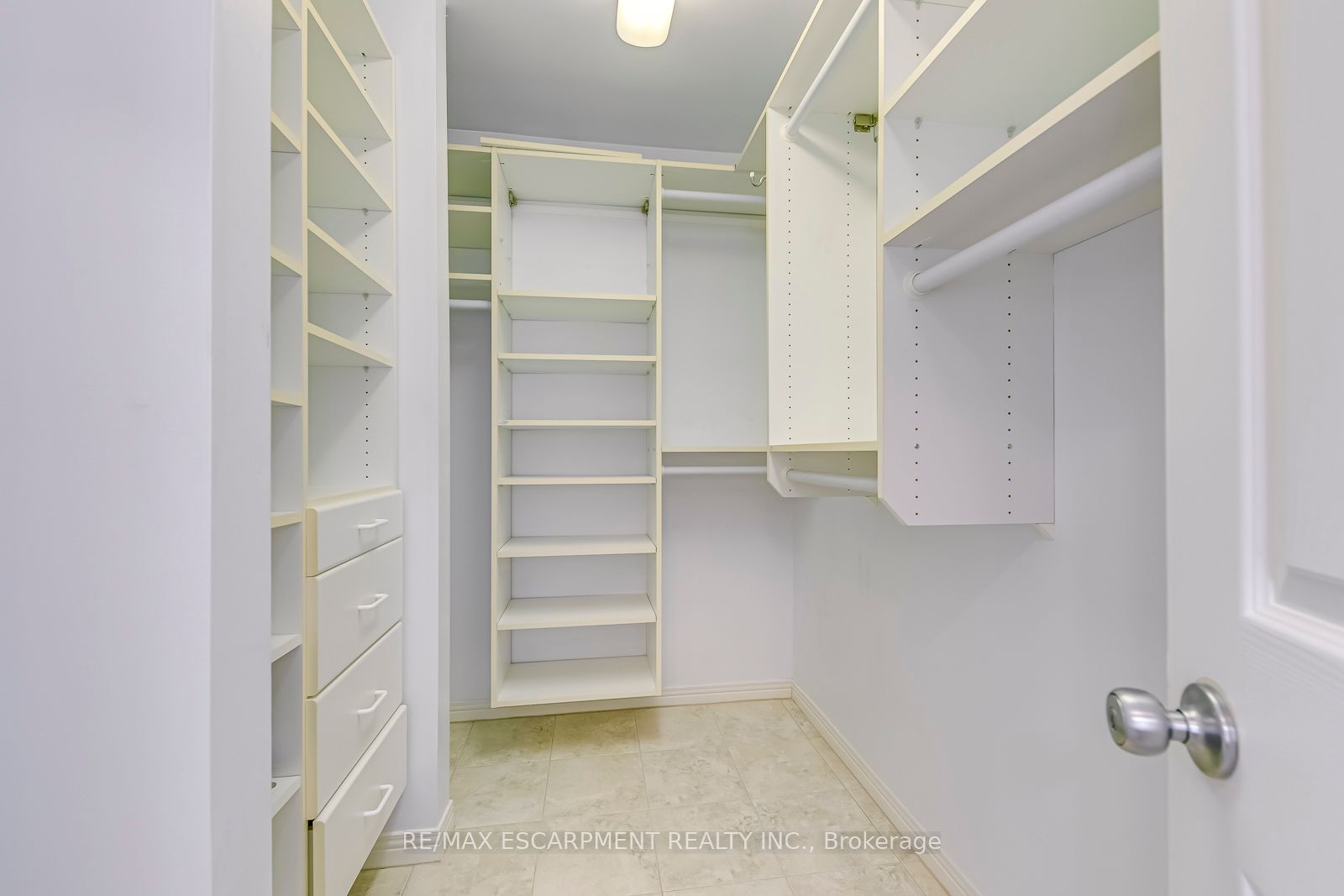 341 Acacia Crt