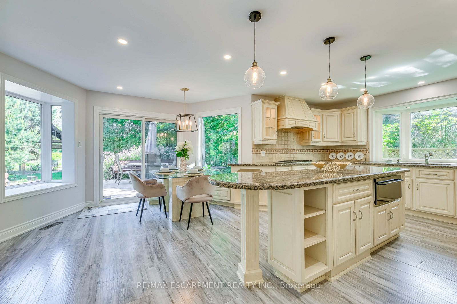 341 Acacia Crt