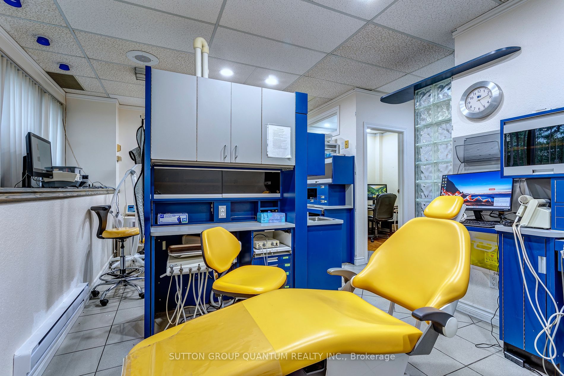 170 Queensway West Avenue W, #2
