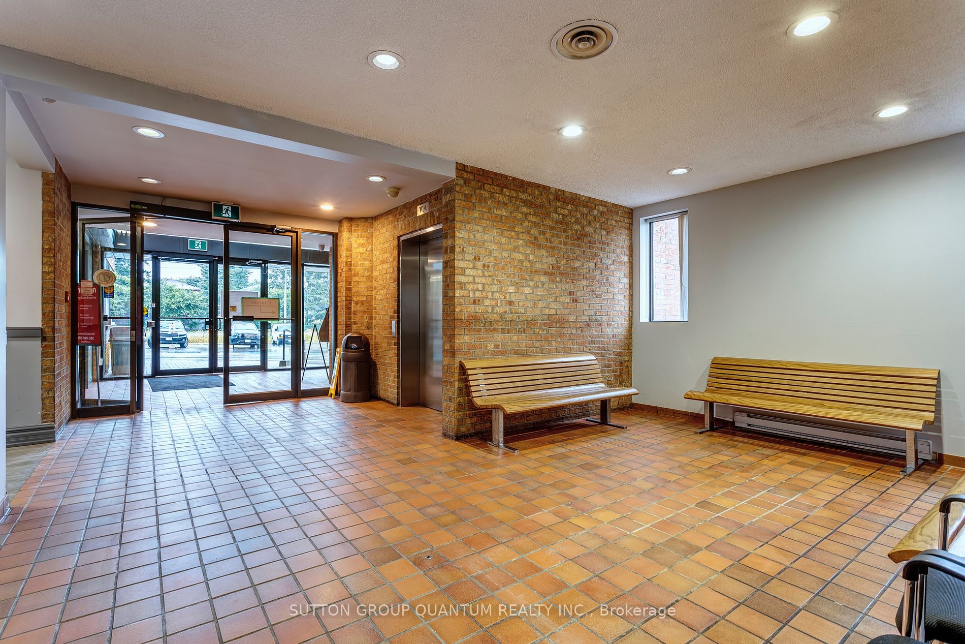 170 Queensway West Avenue W, #2