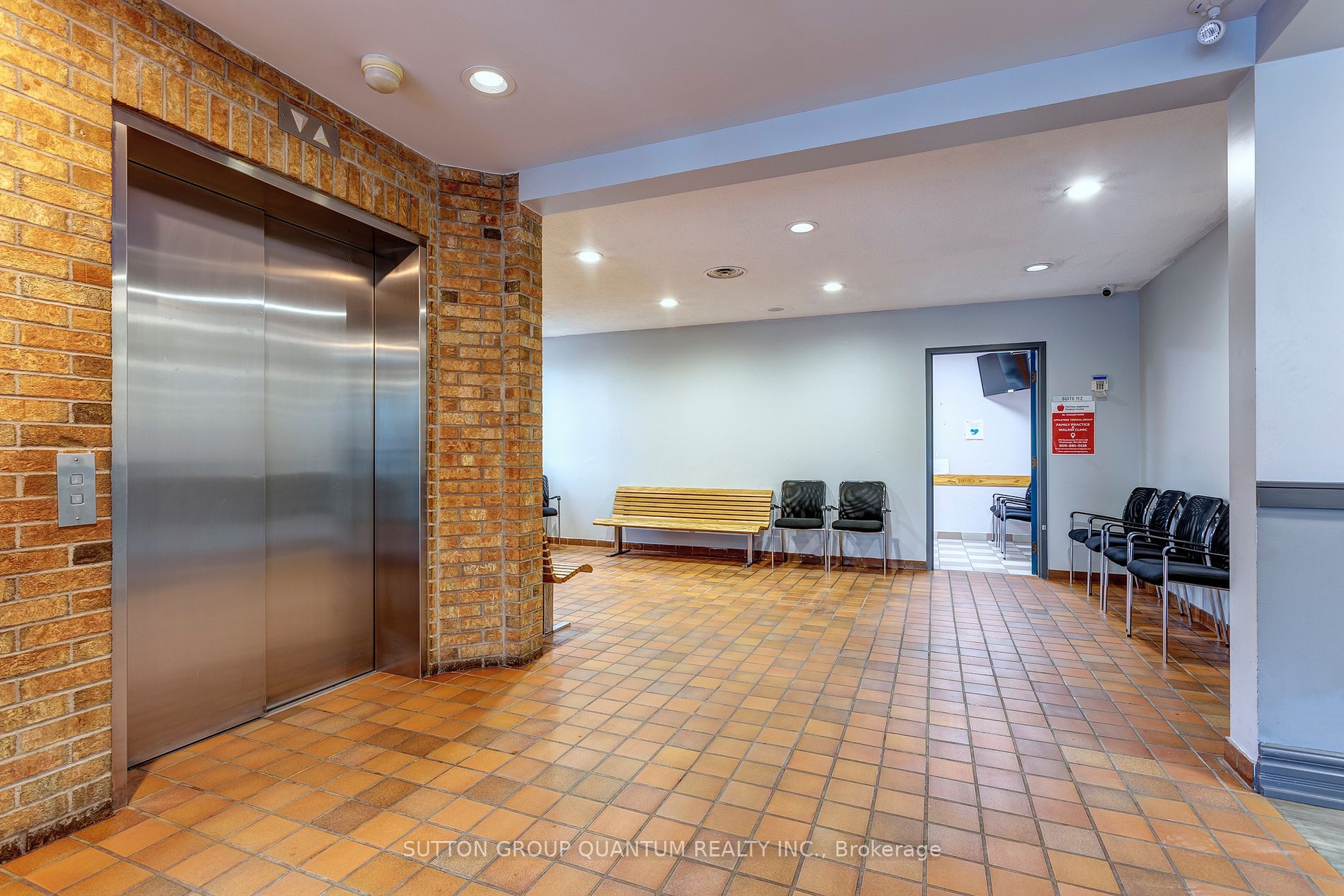 170 Queensway West Avenue W, #2