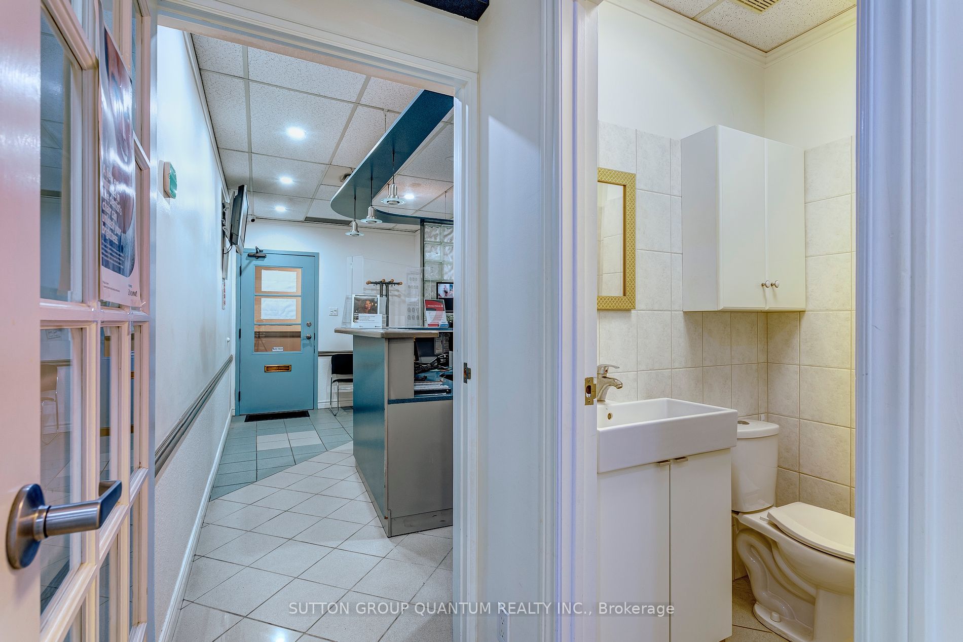 170 Queensway West Avenue W, #2