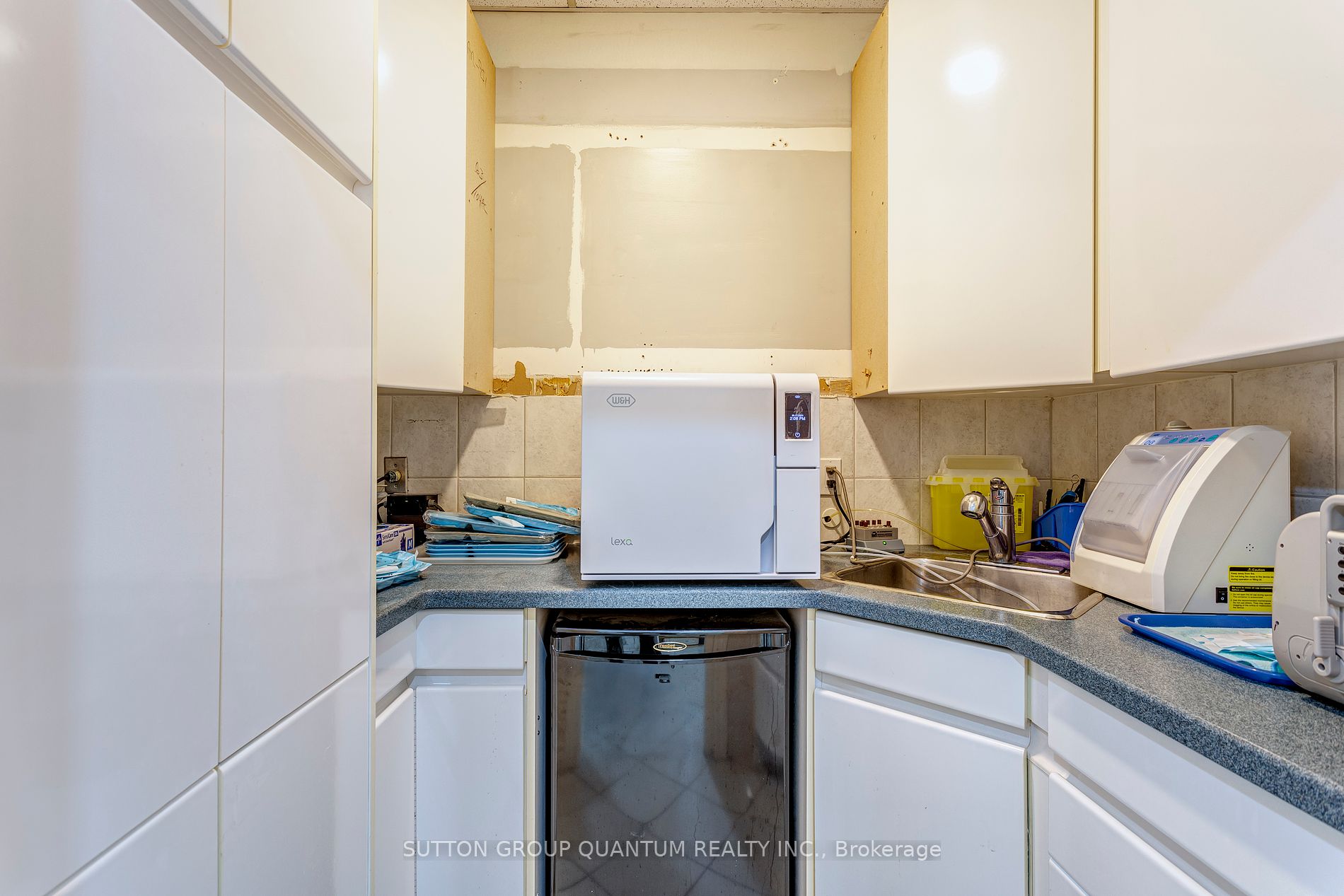 170 Queensway West Avenue W, #2