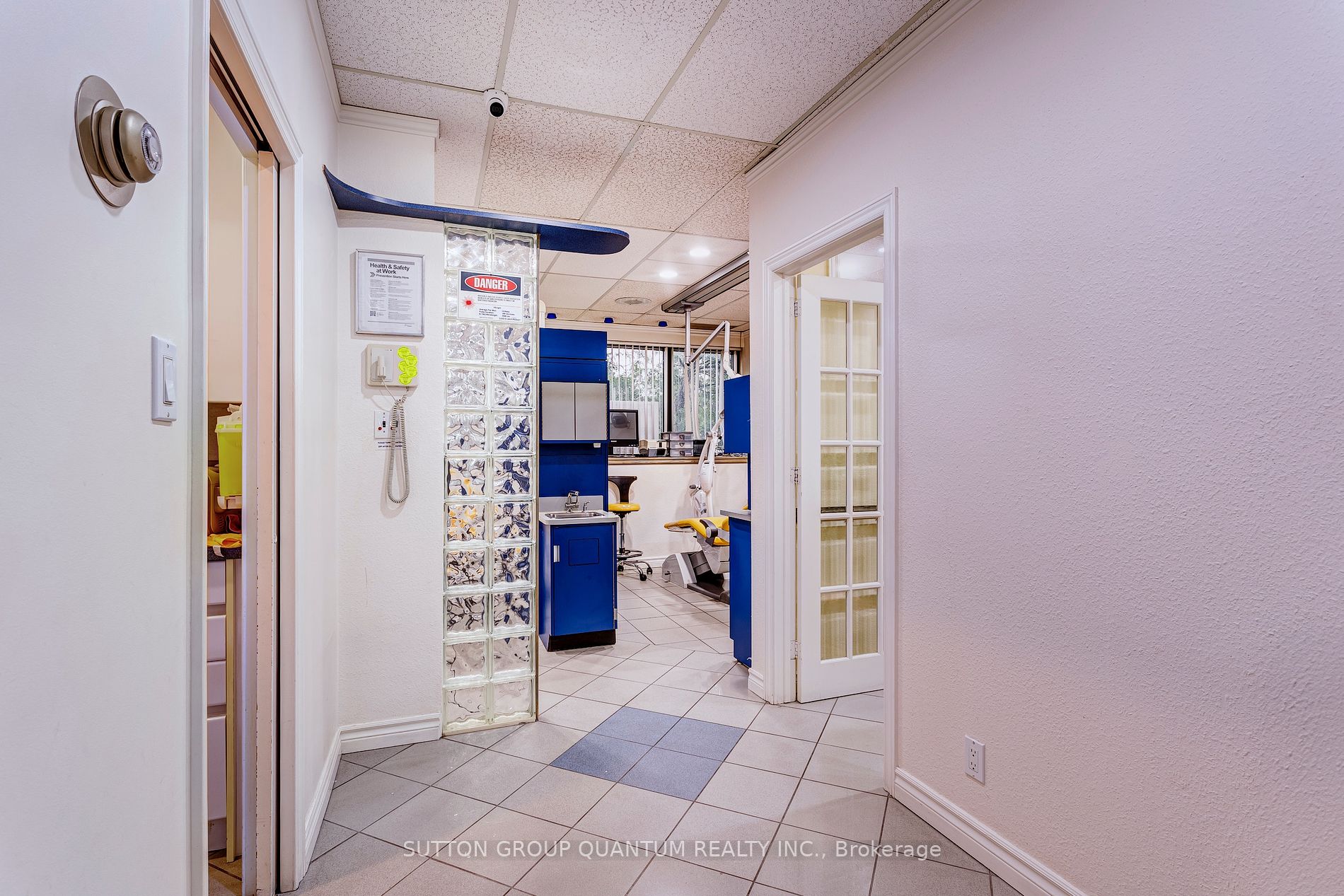 170 Queensway West Avenue W, #2