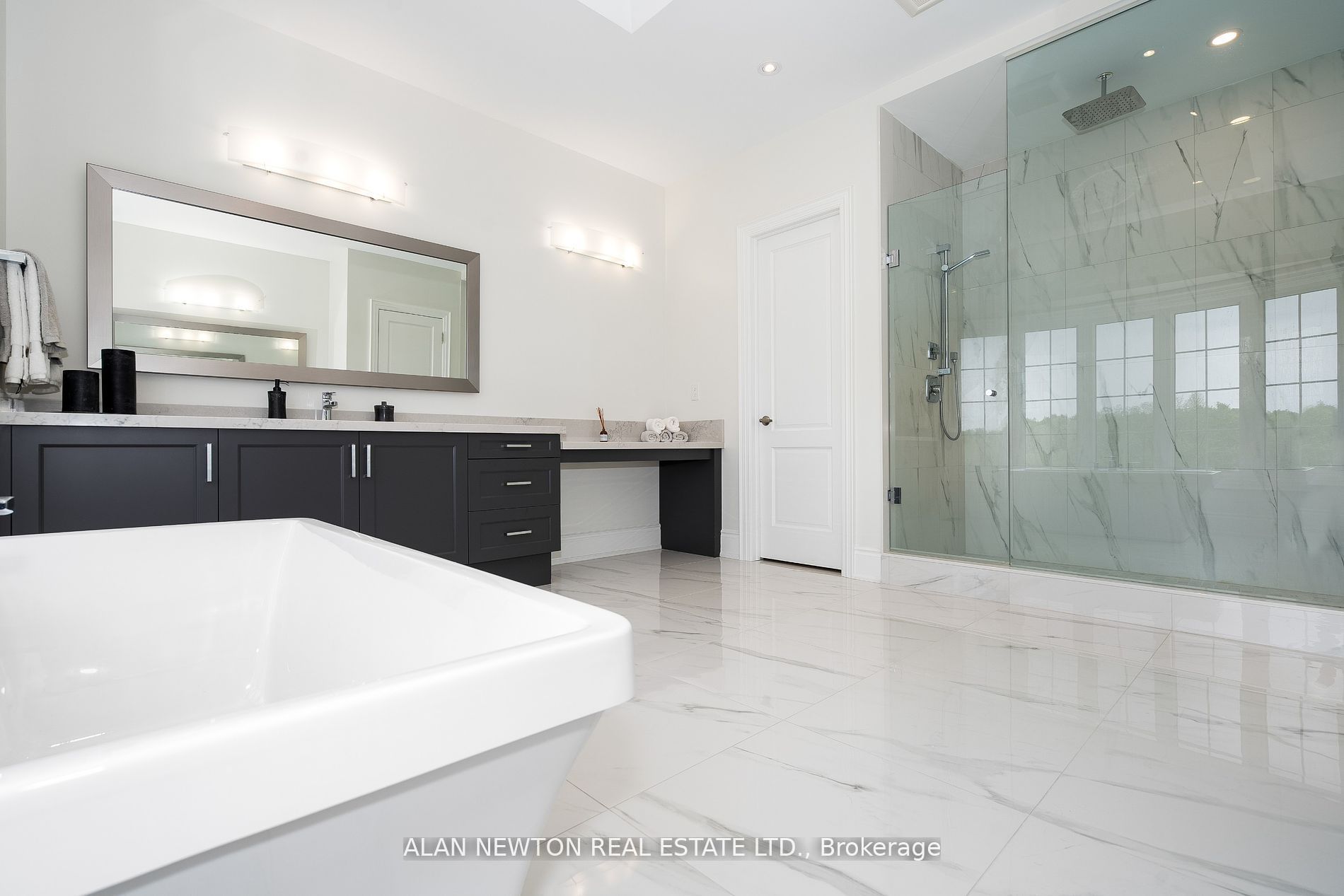 276 Amos Dr