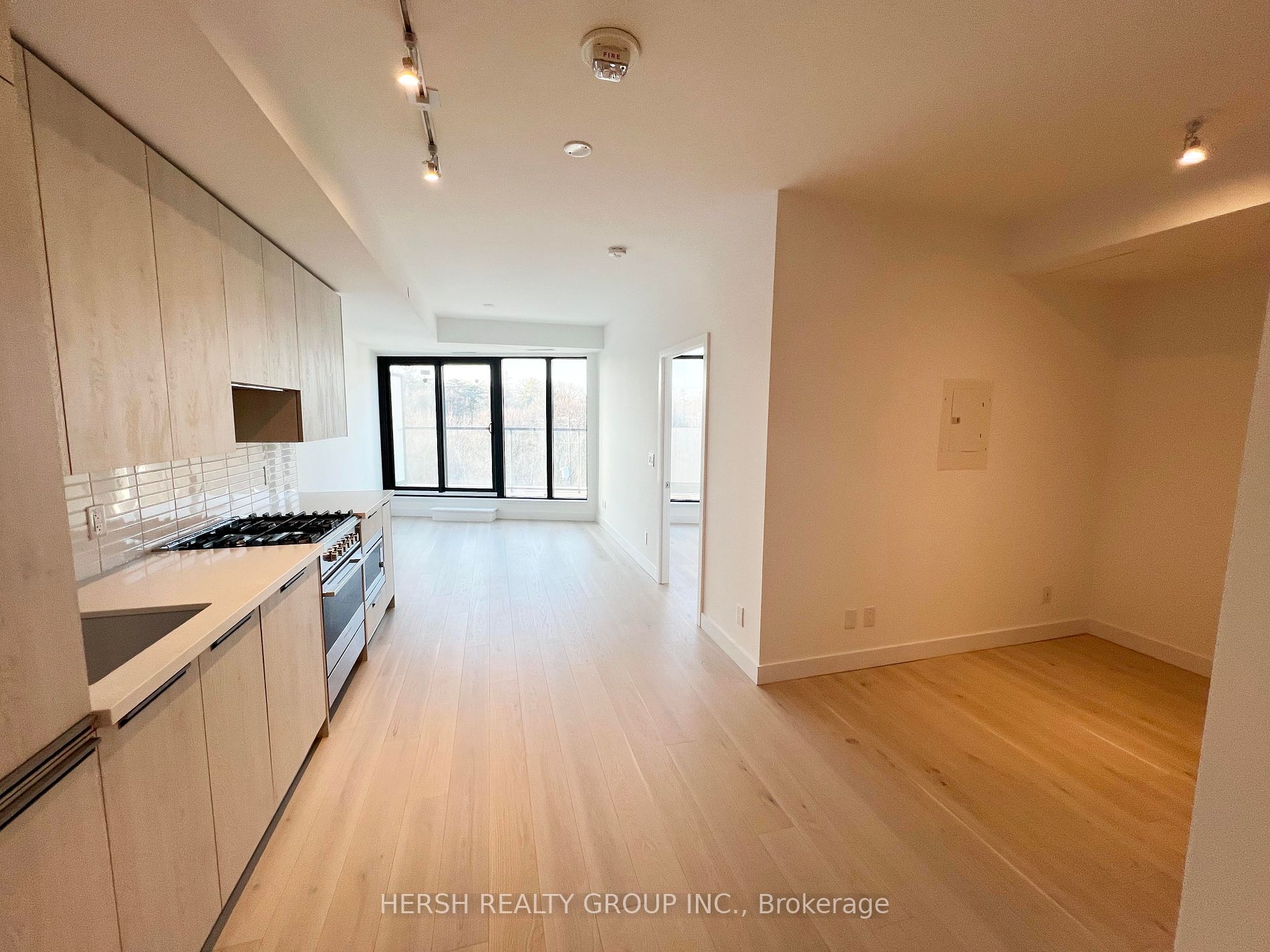 160 Kingsway Cres, #411