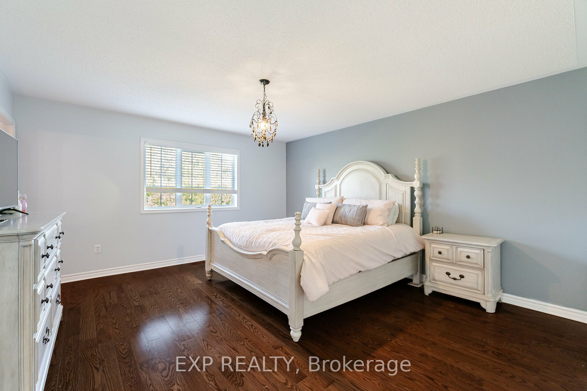 84 Tianalee Cres