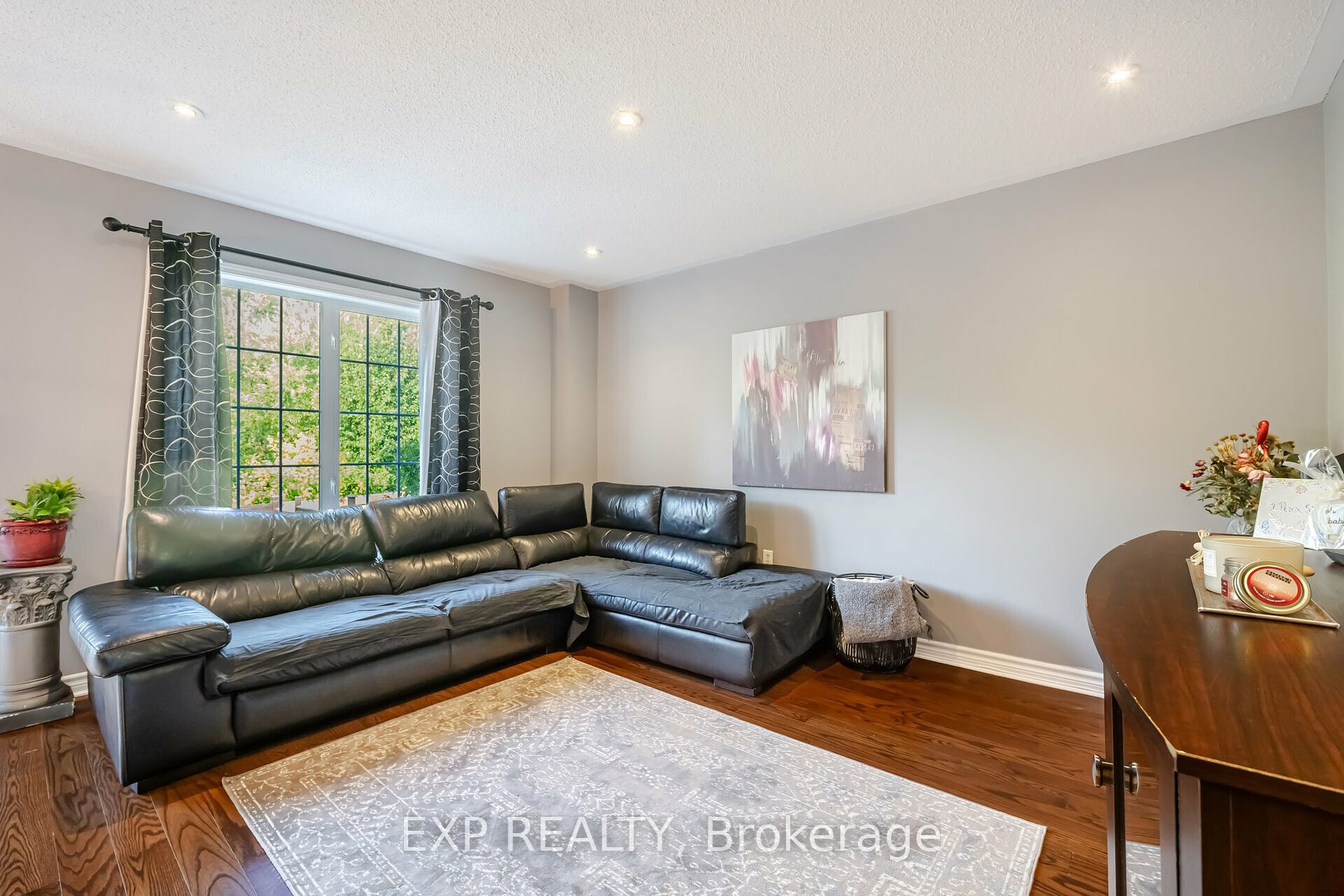 84 Tianalee Cres