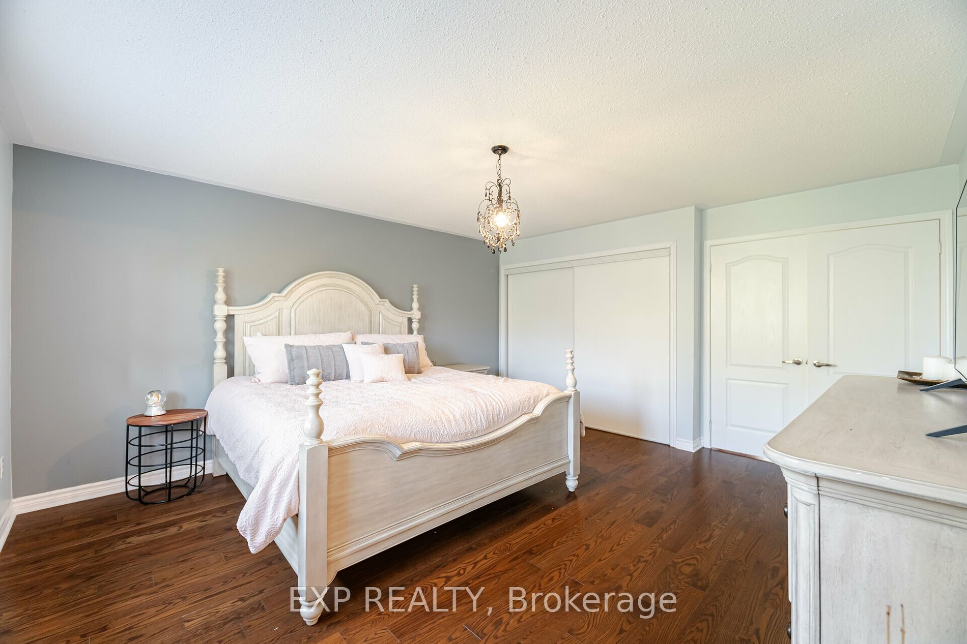 84 Tianalee Cres
