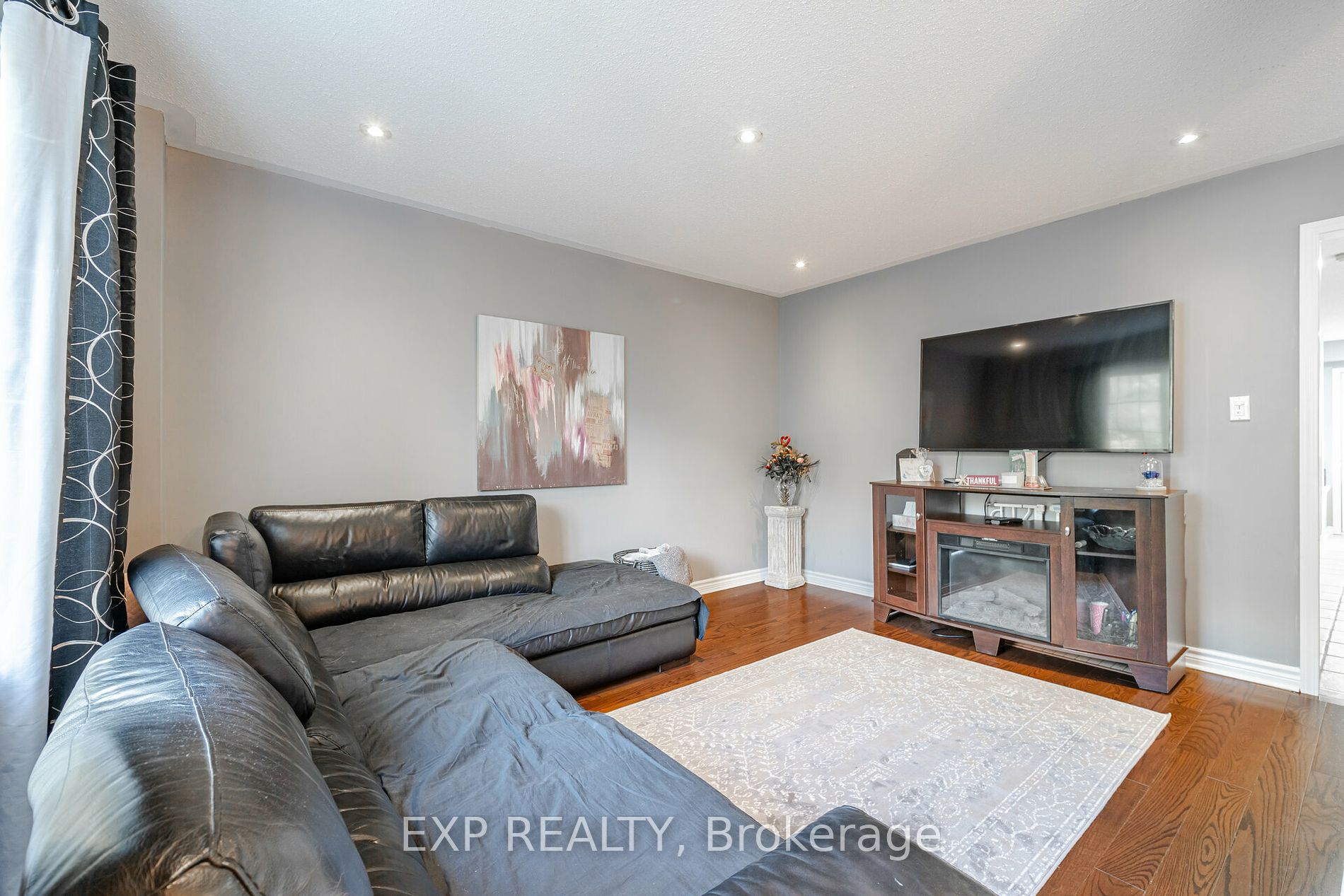 84 Tianalee Cres