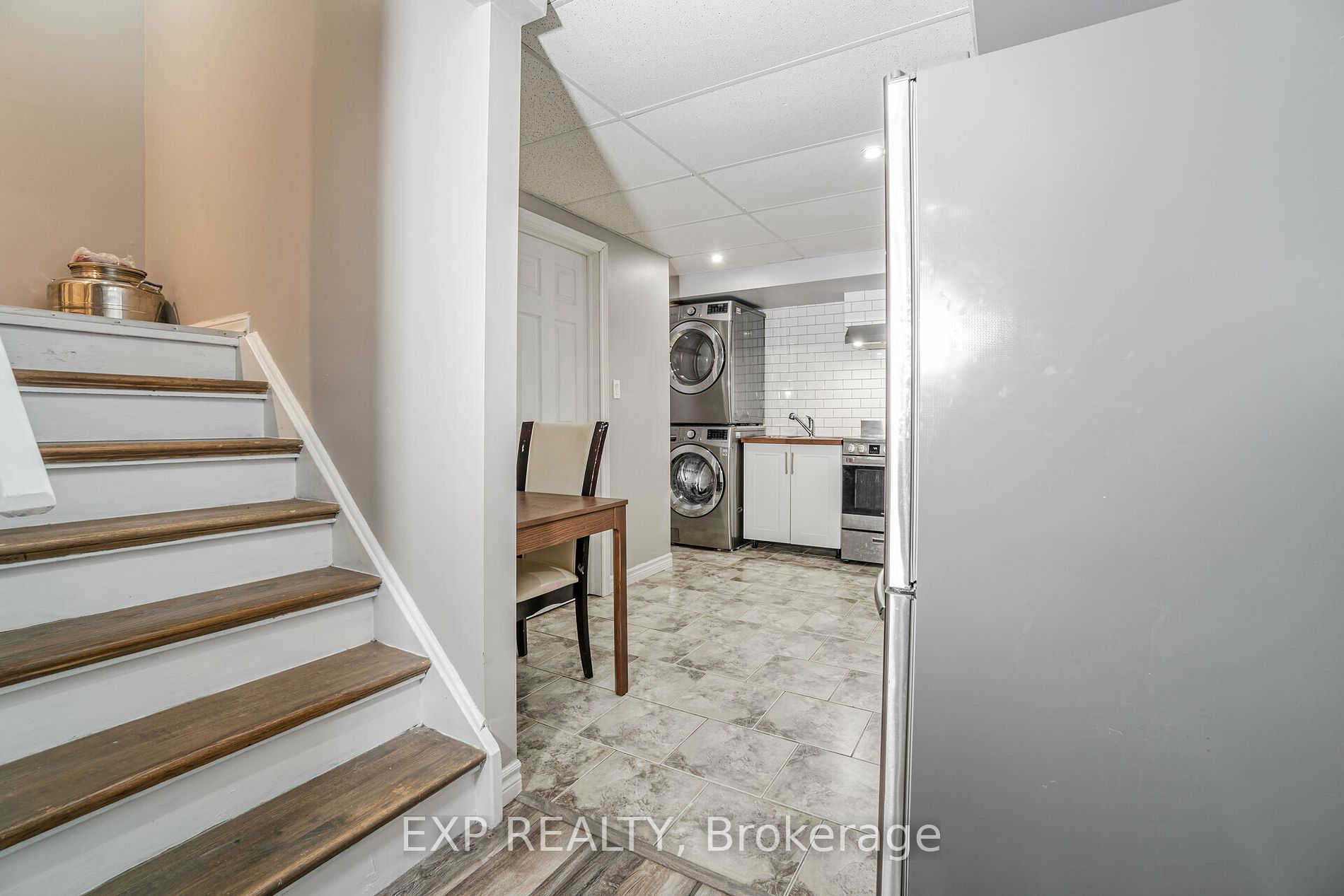 84 Tianalee Cres