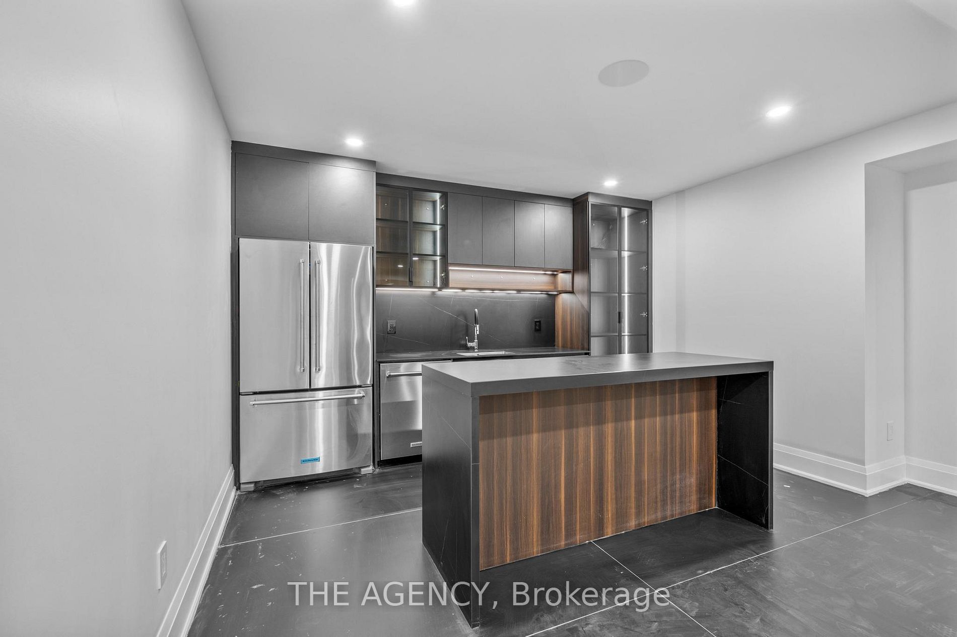 318 Woodale Ave