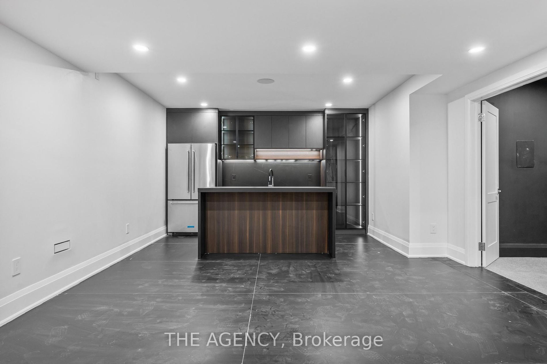 318 Woodale Ave