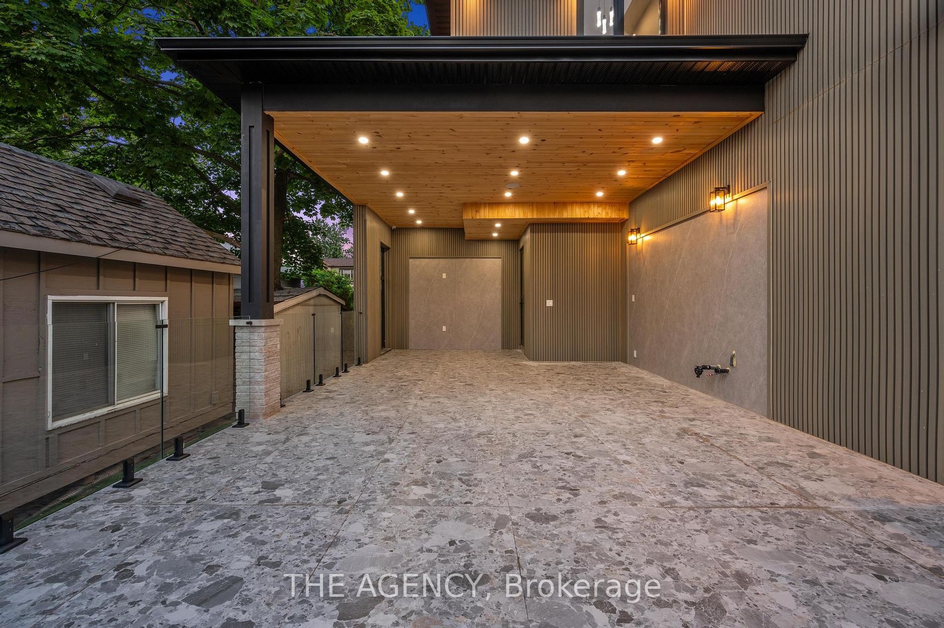 318 Woodale Ave