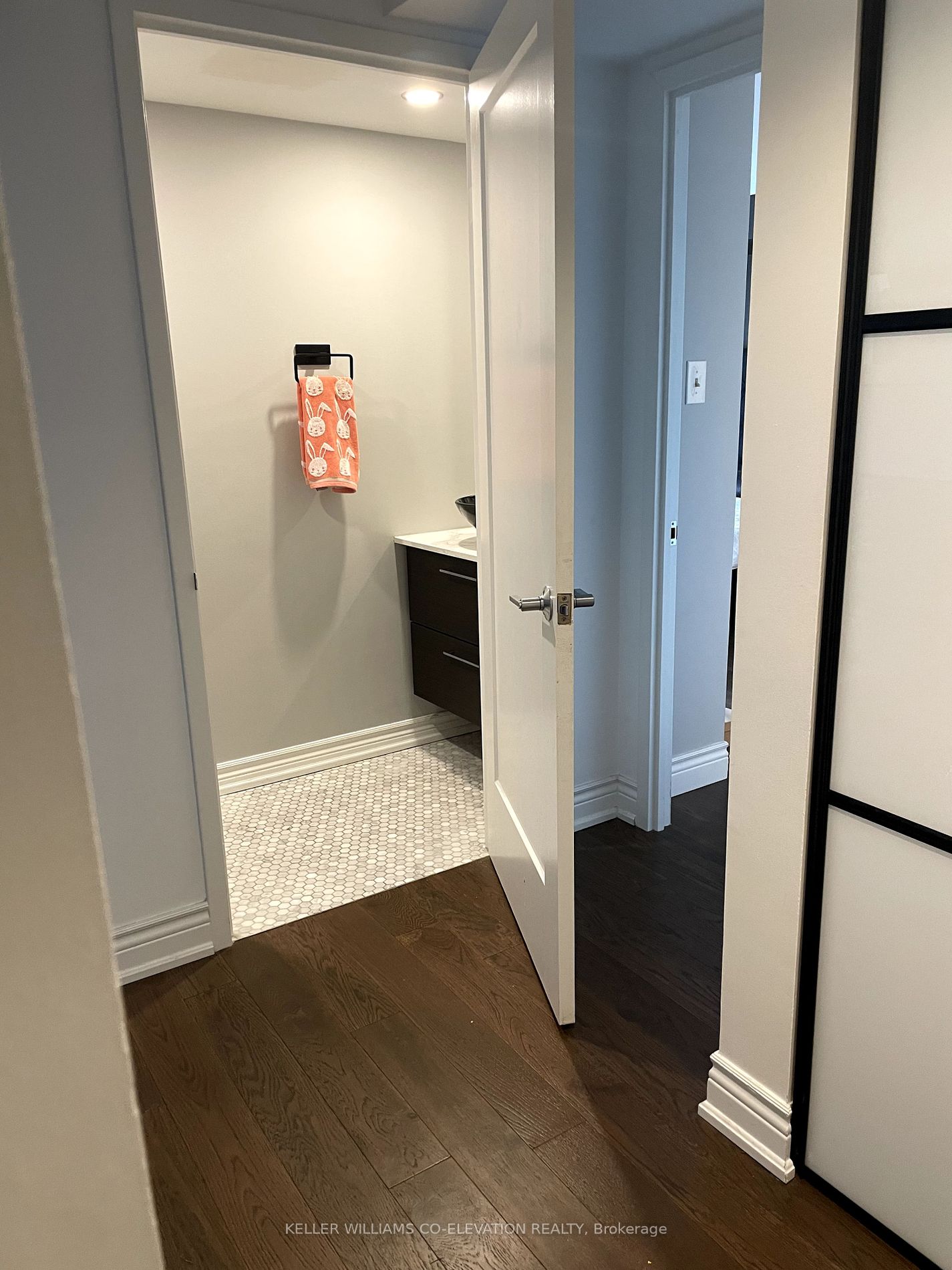 2091 Hurontario Street, #707