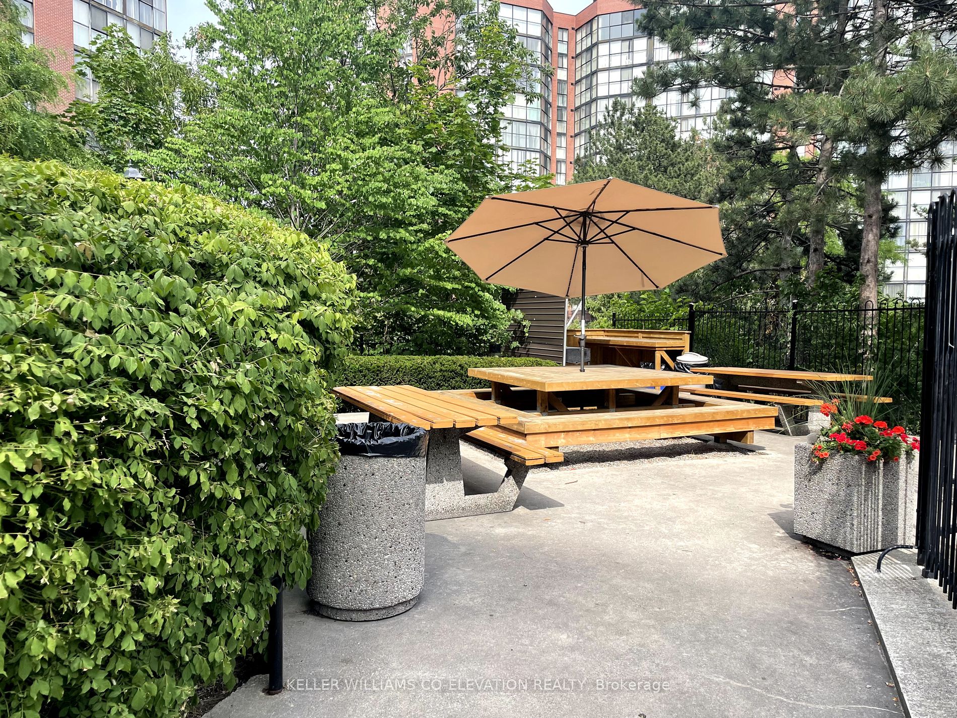 2091 Hurontario Street, #707