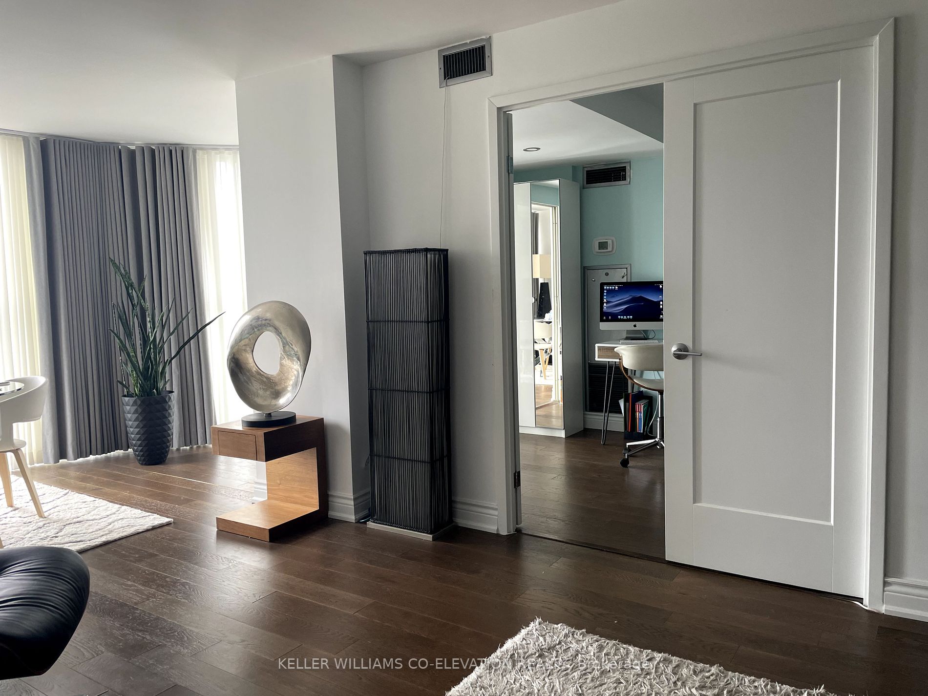 2091 Hurontario Street, #707
