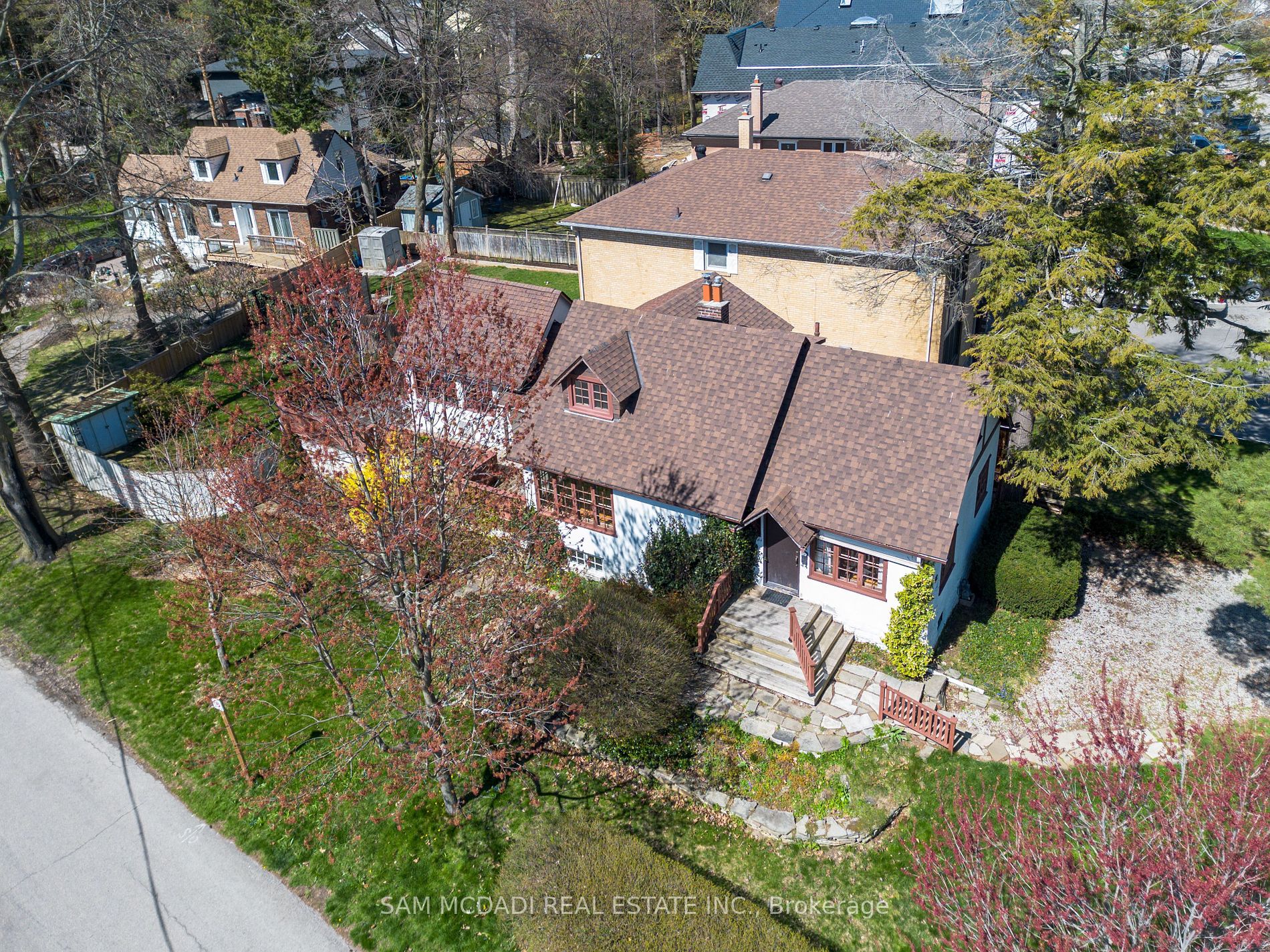 62 Maple Avenue S